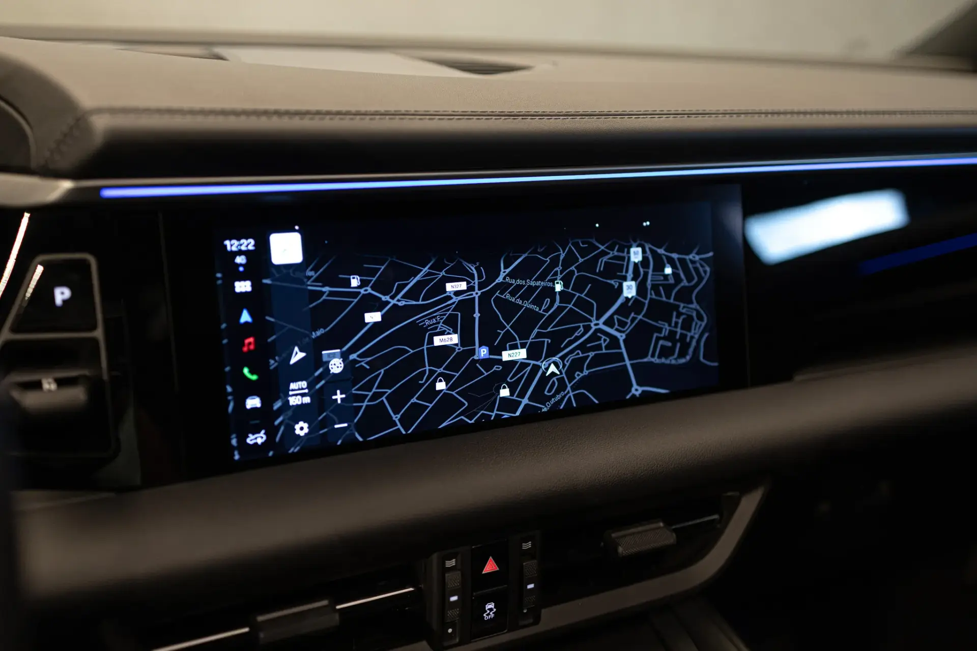 Porsche Macan Electric 4 37