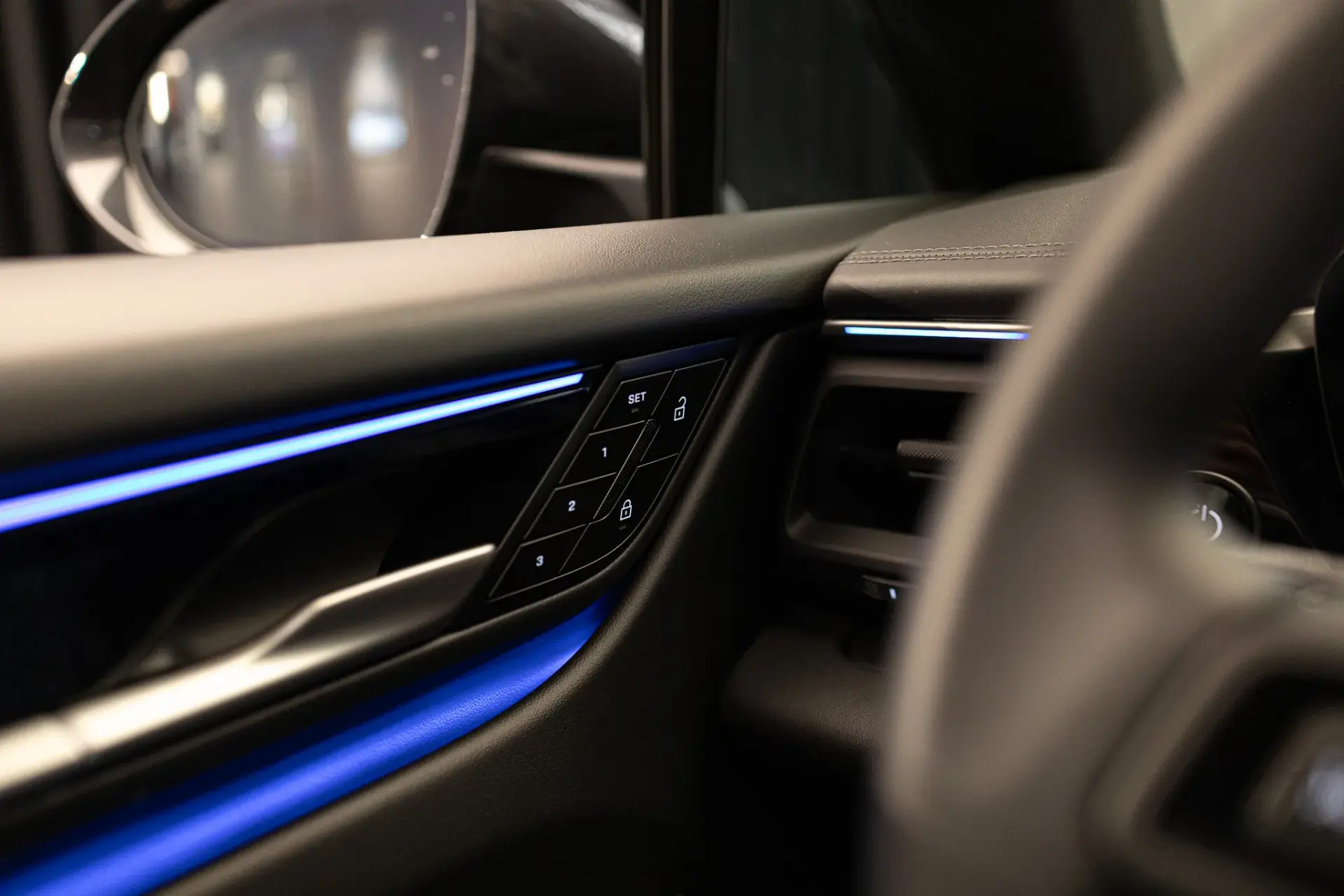 Porsche Macan Electric 4 39