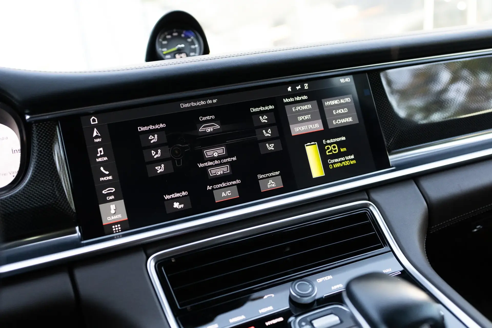 Porsche Panamera Sport Turismo 4 E-Hybrid 3