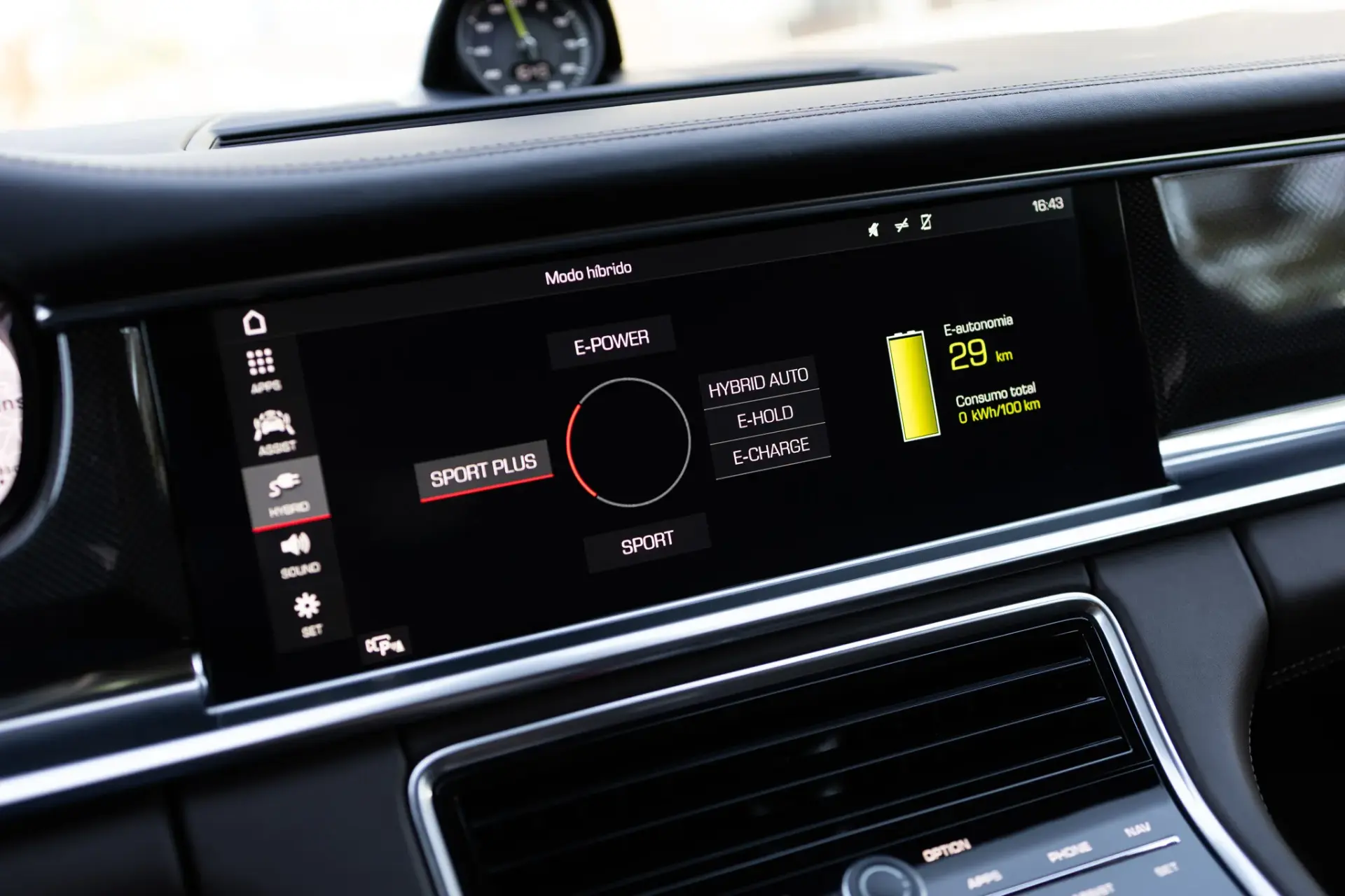 Porsche Panamera Sport Turismo 4 E-Hybrid 38