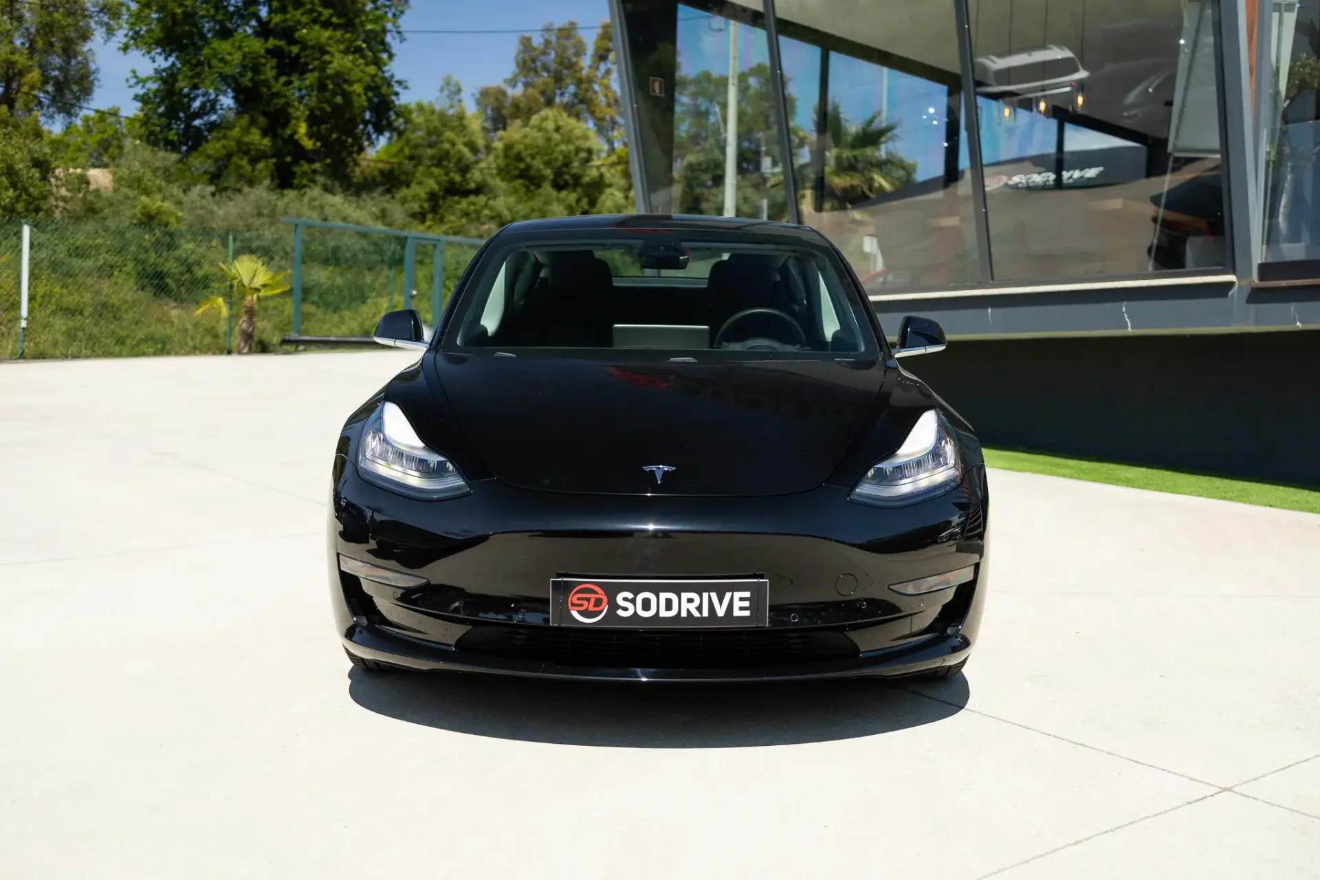 Tesla Model 3 Long-Range Dual Motor AWD 3