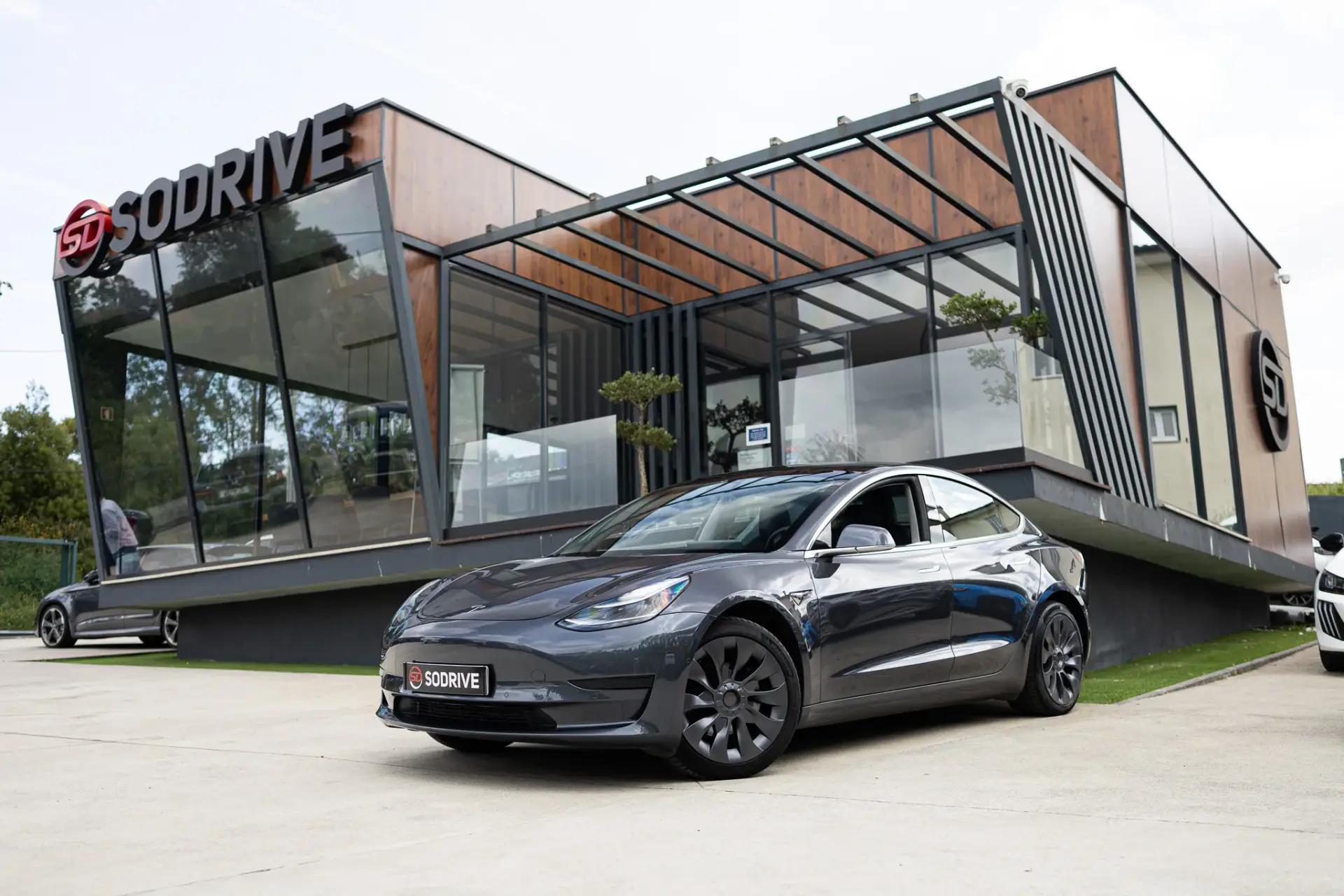 Tesla Model 3 Standard Range Plus RWD 1