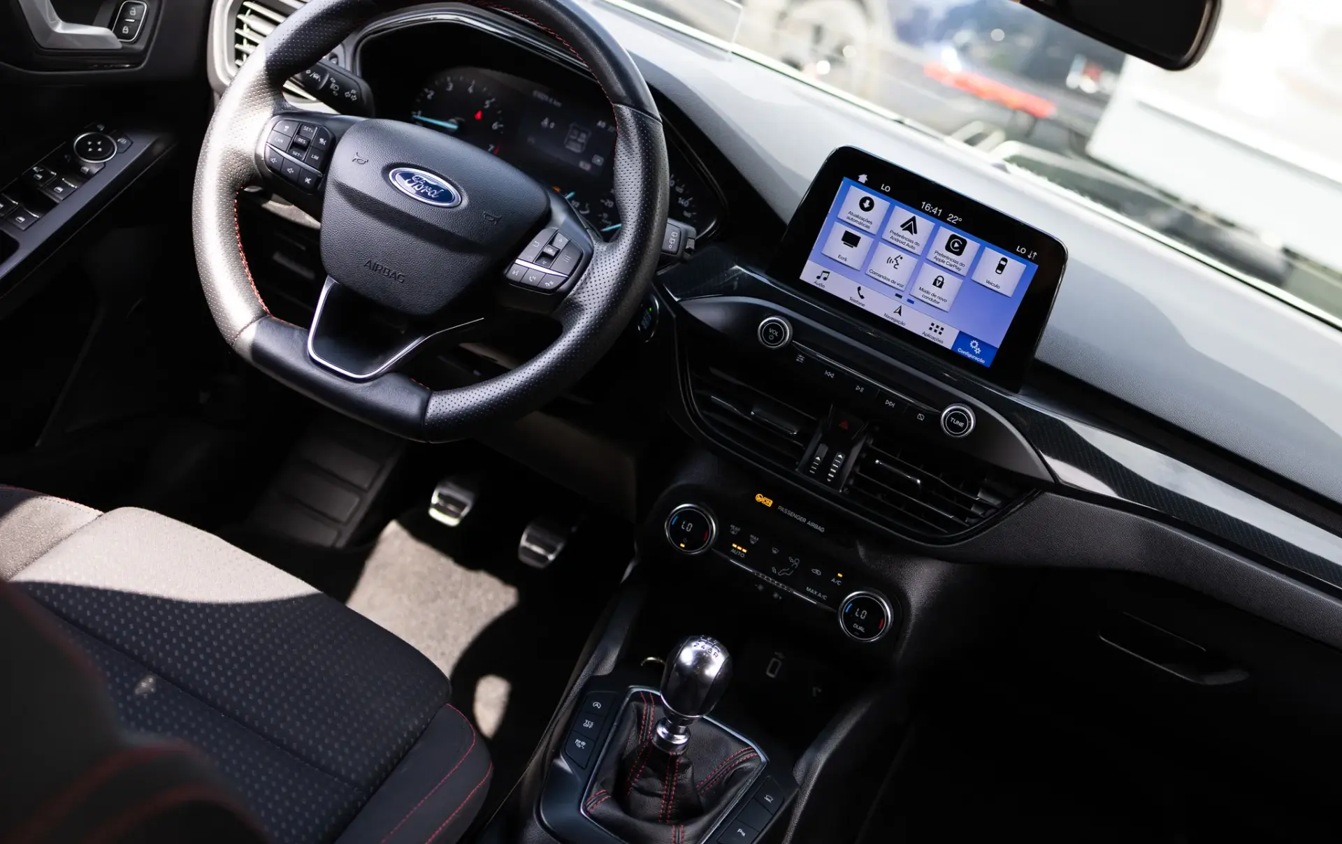 Ford Focus 1.0 EcoBoost S&S ST-LINE 2