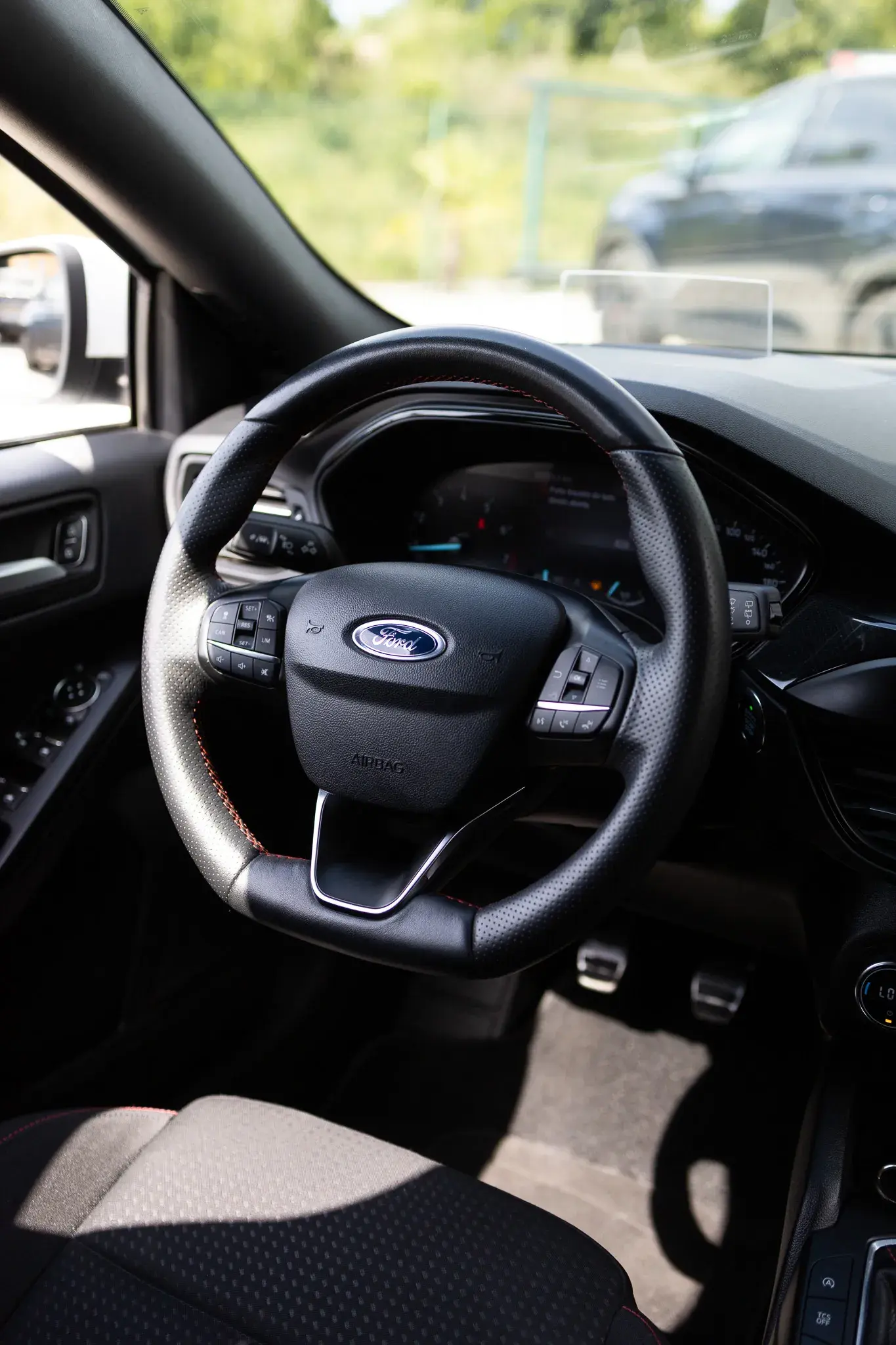 Ford Focus 1.0 EcoBoost S&S ST-LINE 25