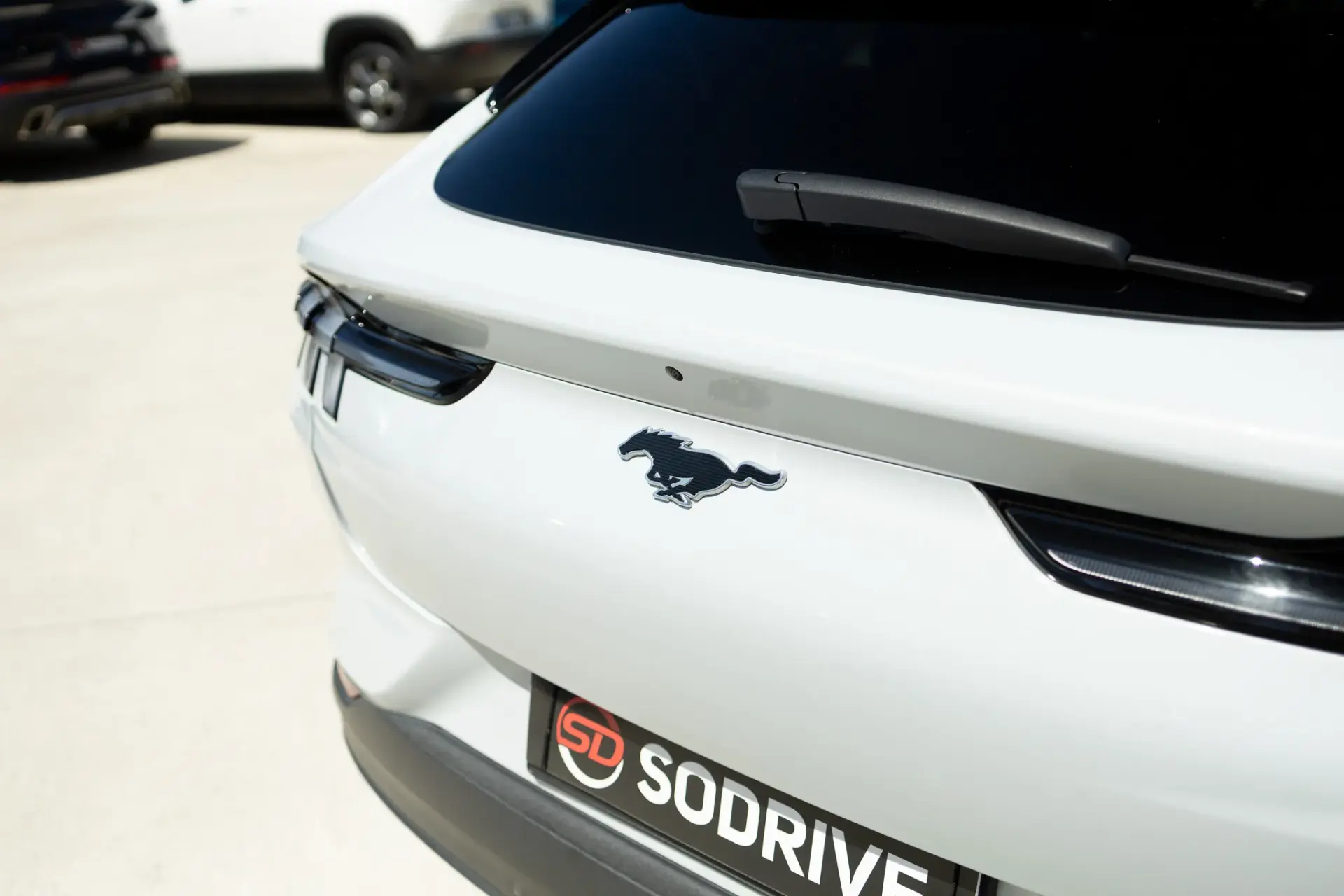 Ford Mustang Mach-E 75.7 kWh Premium AWD 32