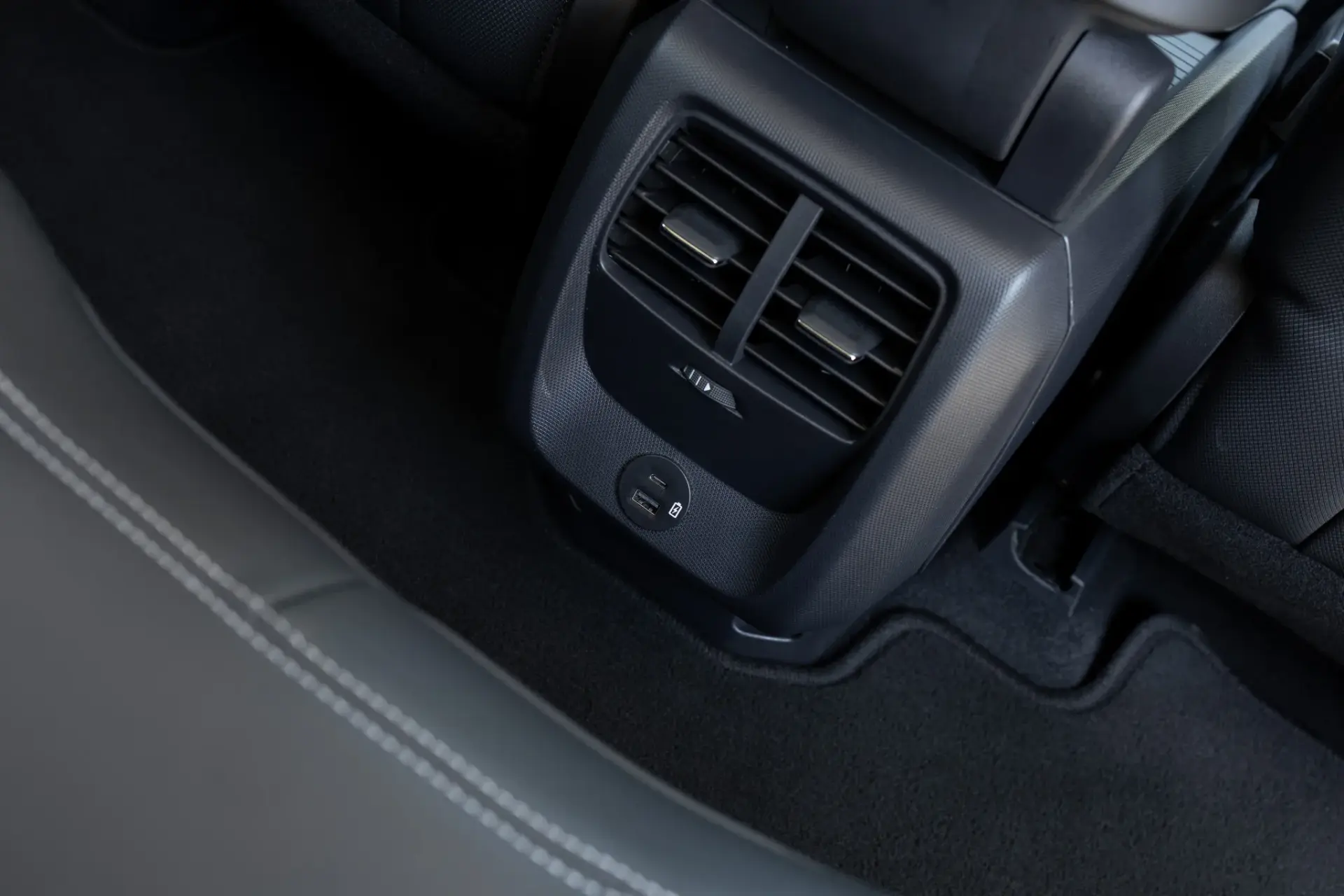 Ford Mustang Mach-E 75.7 kWh Premium AWD 44