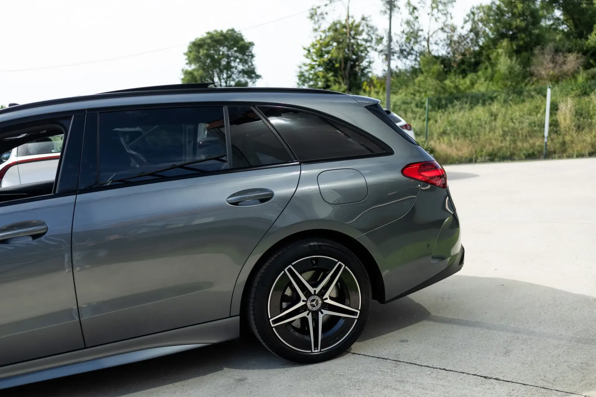 Mercedes-Benz C 300 e T 9G-TRONIC AMG Line 24