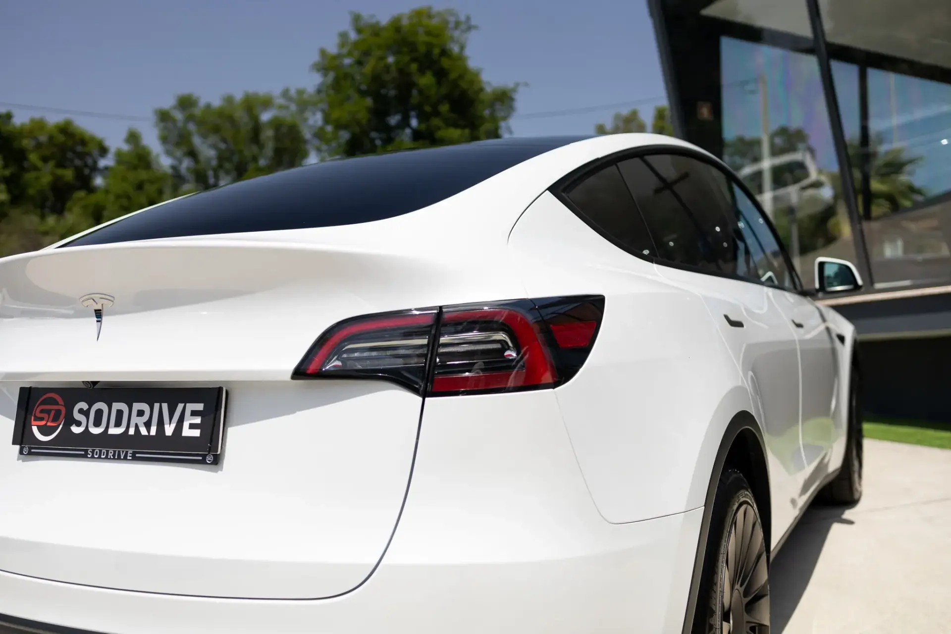 Tesla Model Y Standard RWD 26