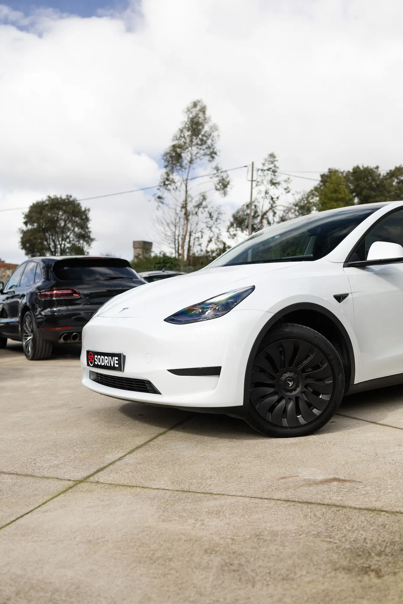 Tesla Model Y Standard 12