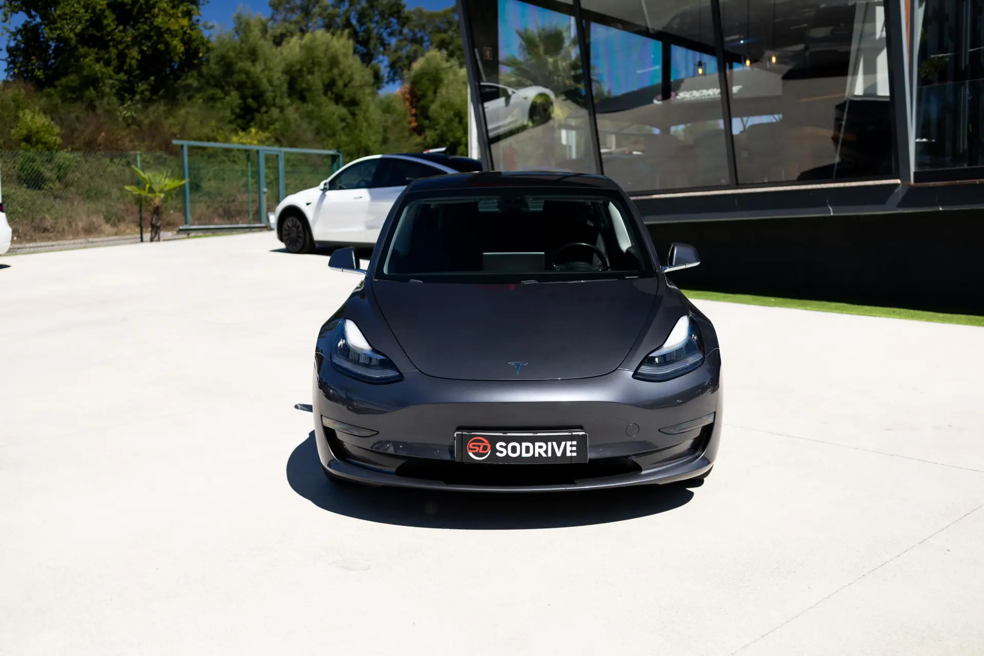 Tesla Model 3 Long-Range Dual Motor AWD 3