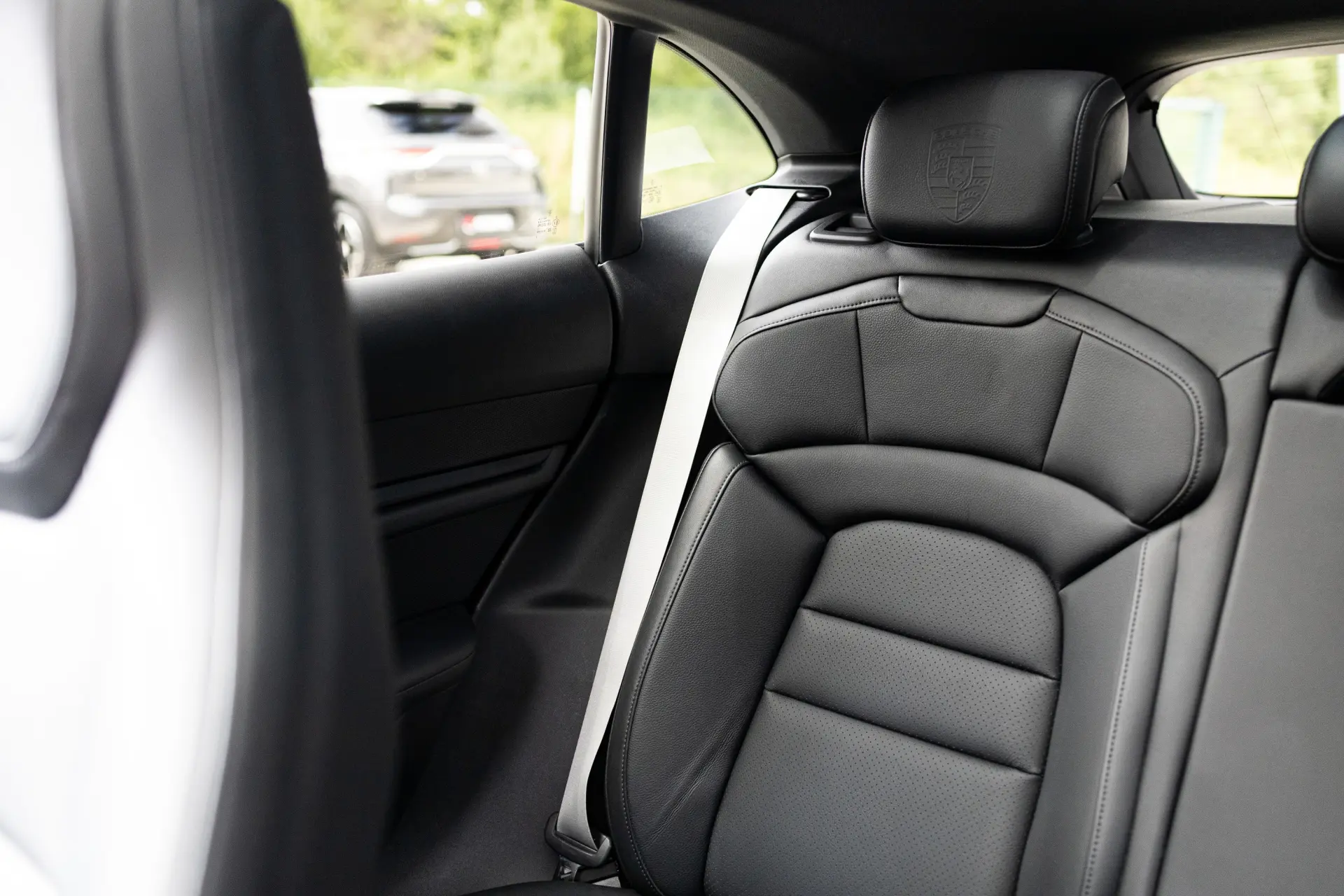 Porsche Taycan Sport Turismo Outro 15