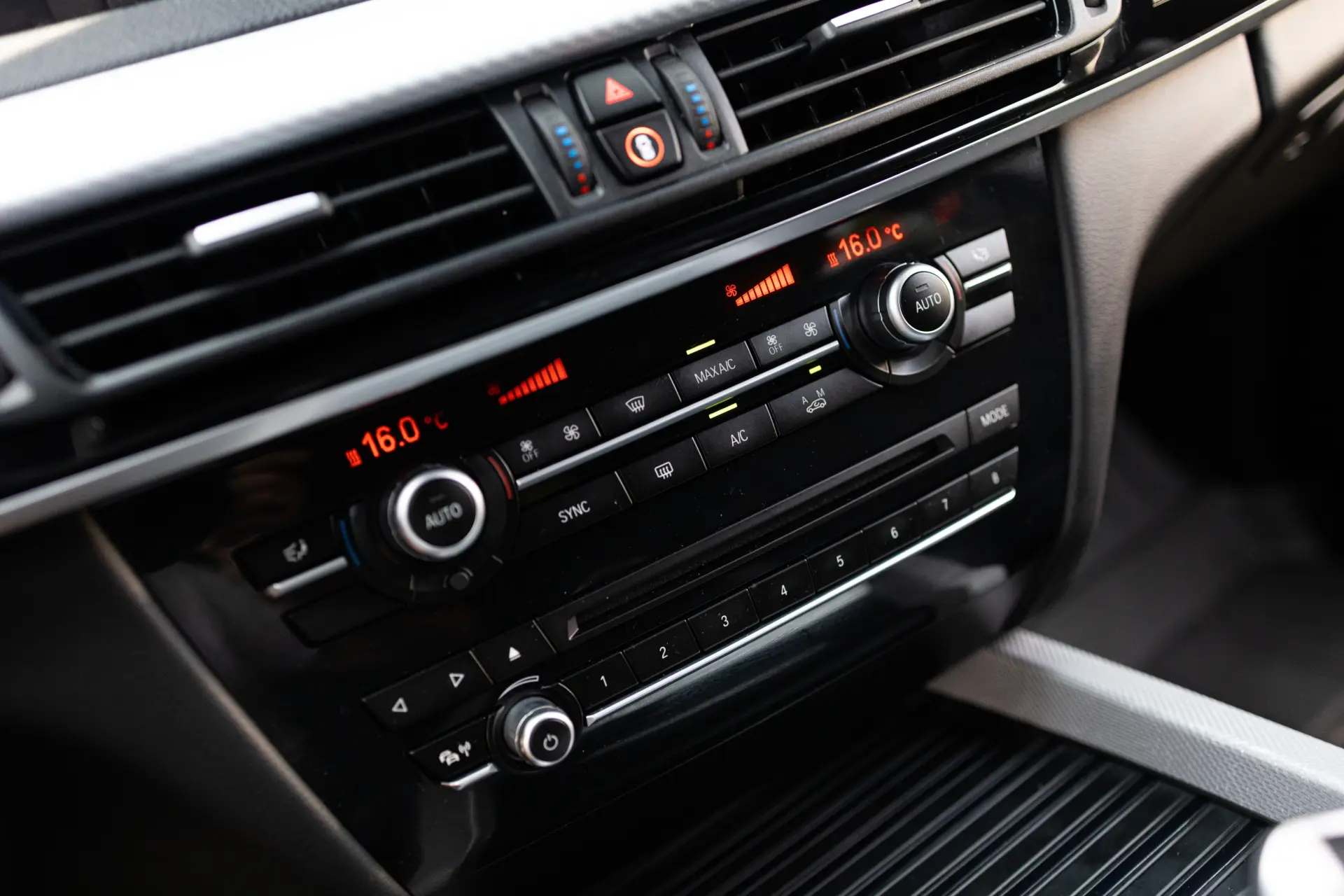 BMW X5 40e xDrive Pack M 8
