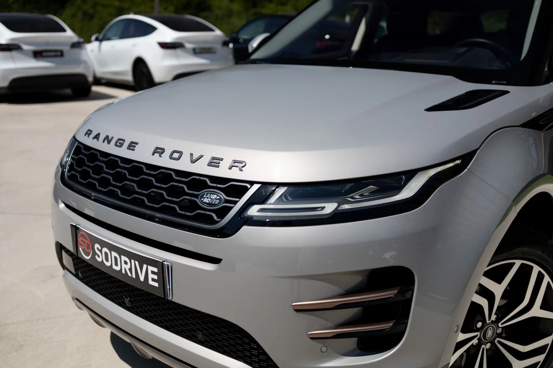 Land Rover Range Rover Evoque P300e R-Dynamic HSE 12