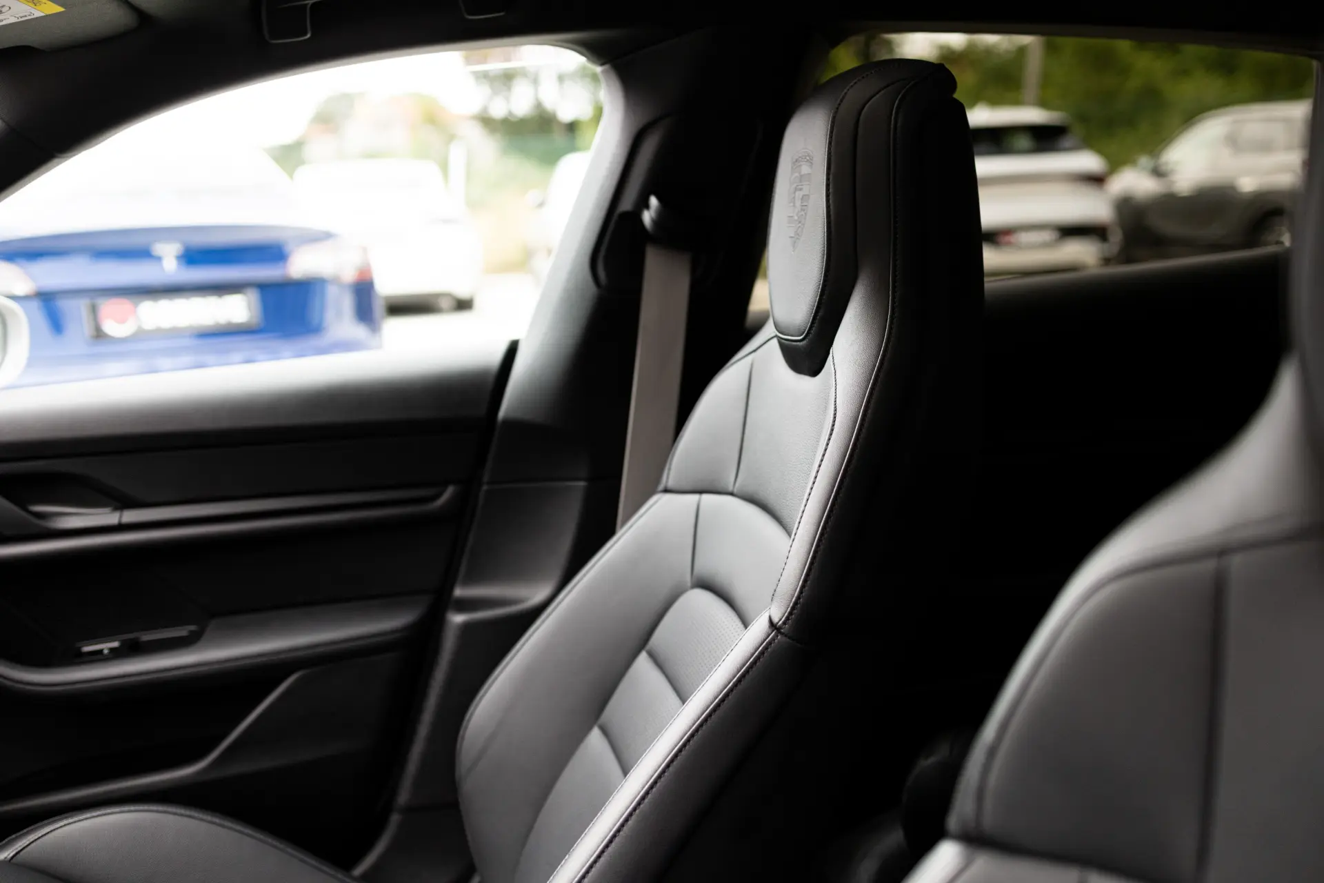 Porsche Taycan Sport Turismo Outro 17