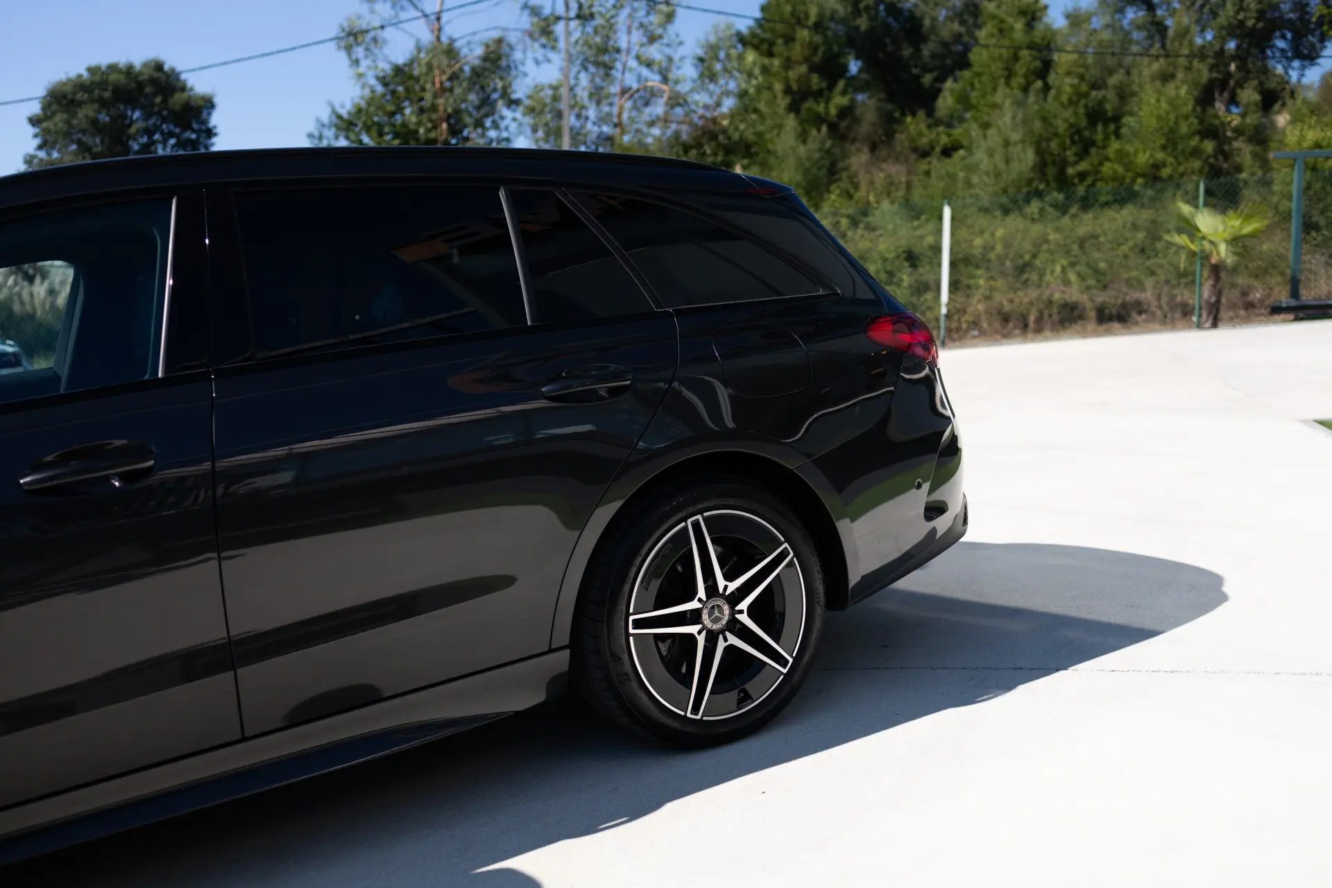 Mercedes-Benz C 300 e AMG Line 13
