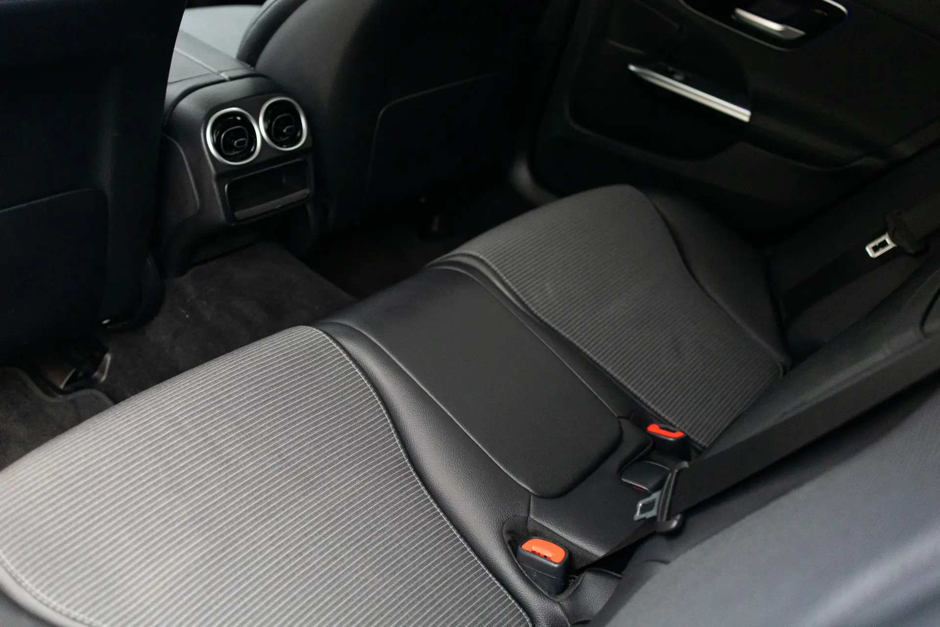 Mercedes-Benz C 300 e Avantgarde 25