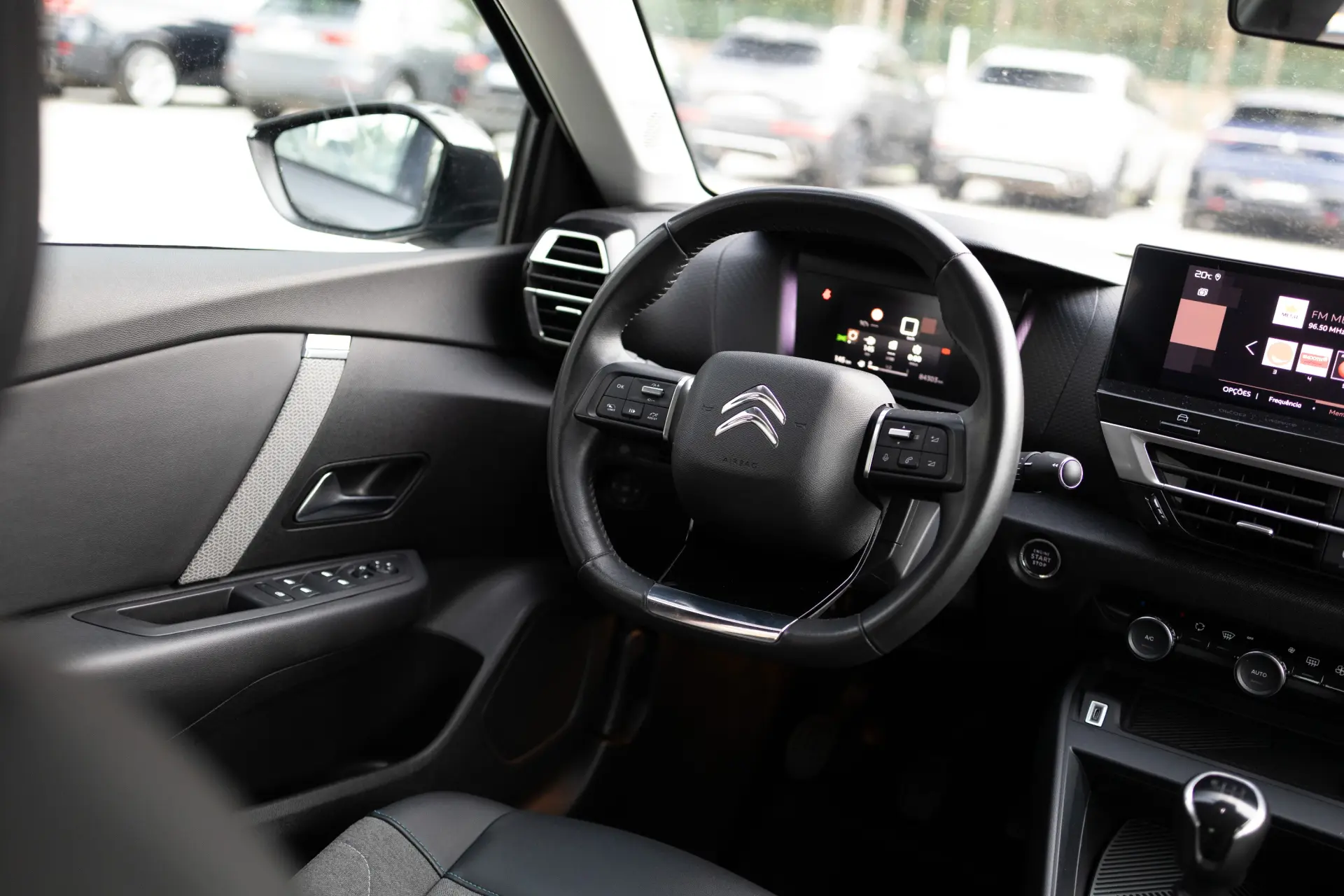 Citroen C4 1.2 PureTech Shine 12