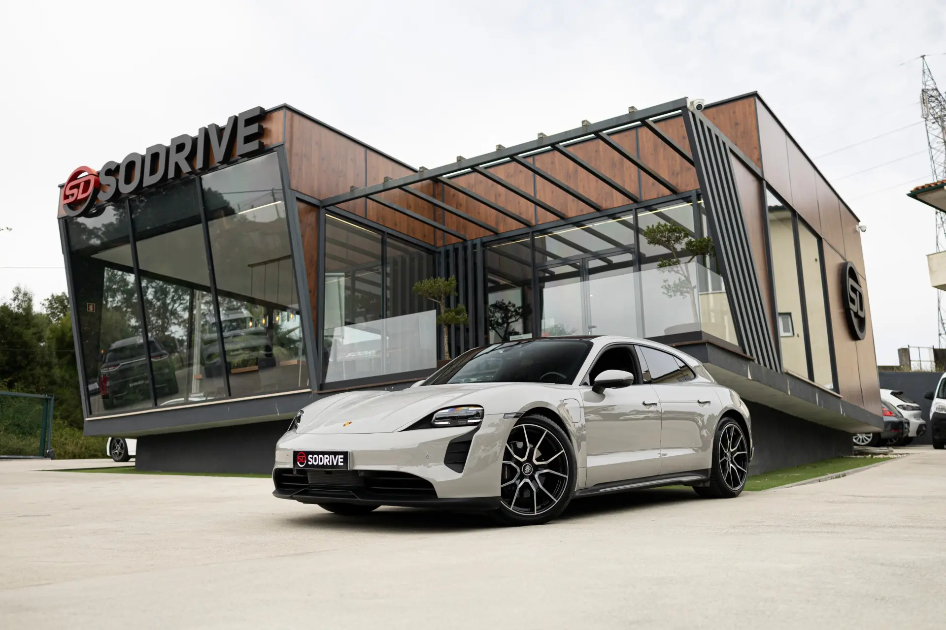 Porsche Taycan Sport Turismo Outro 1
