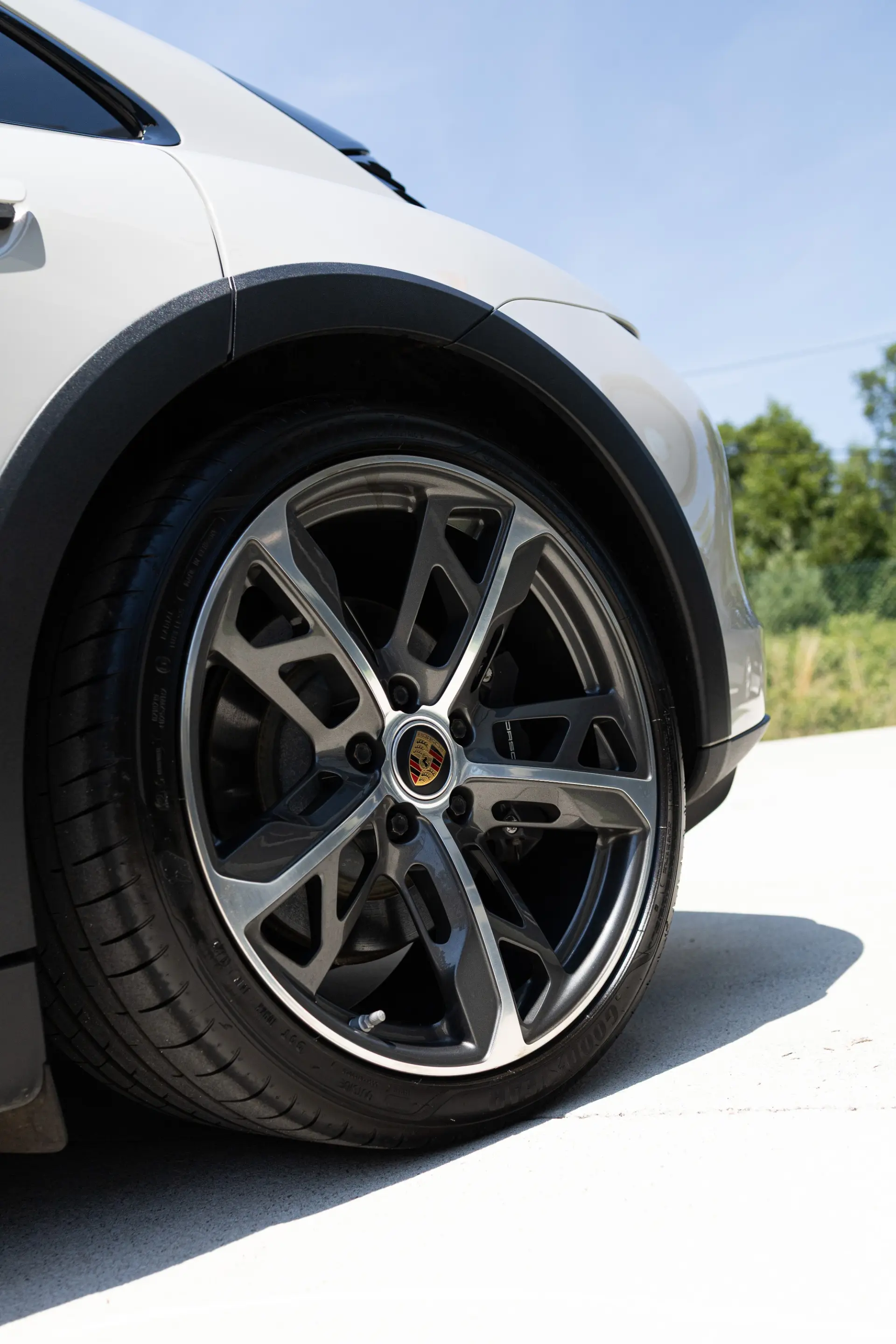 Porsche Taycan Cross Turismo 4 10