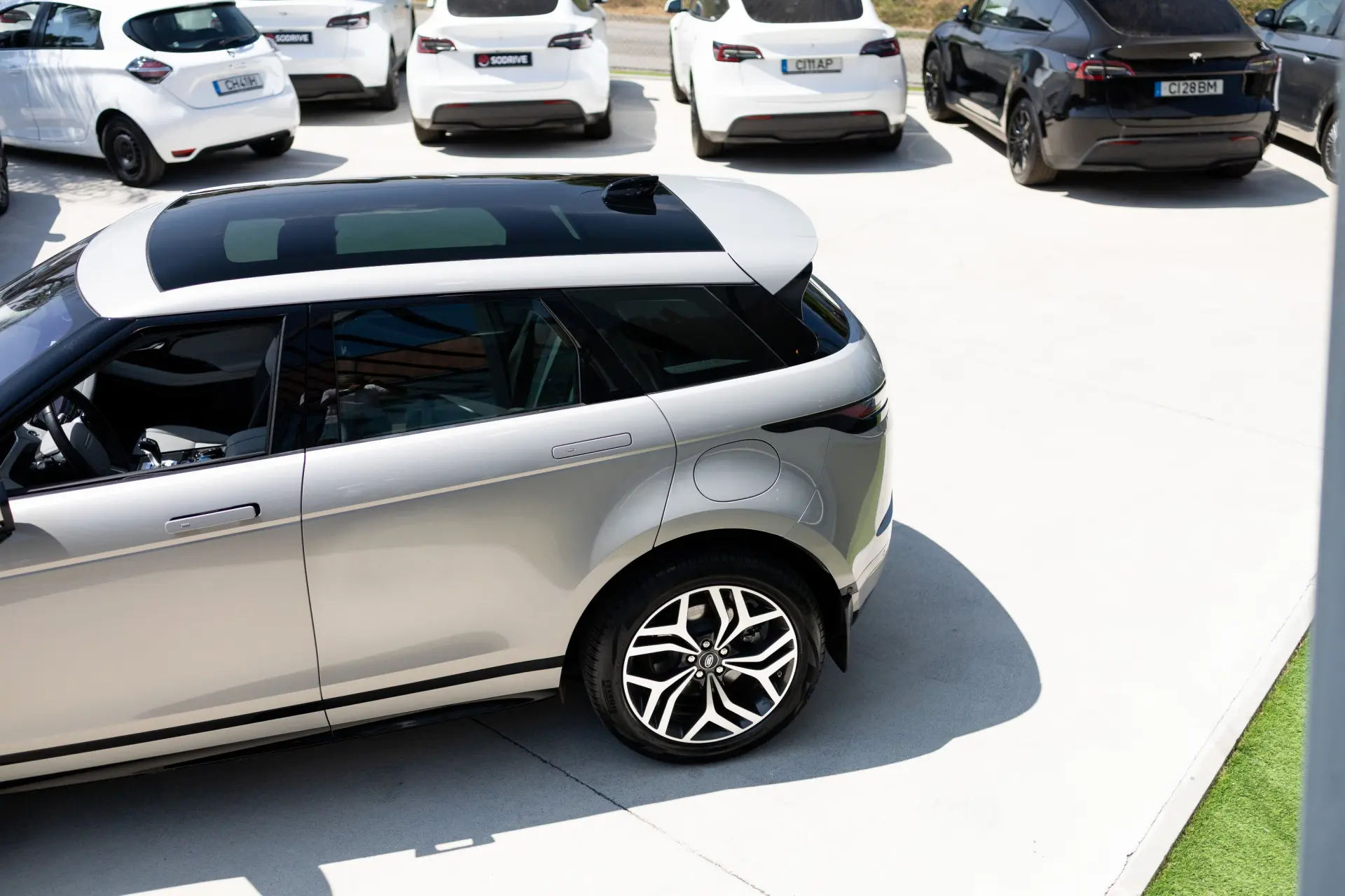Land Rover Range Rover Evoque P300e R-Dynamic HSE 9