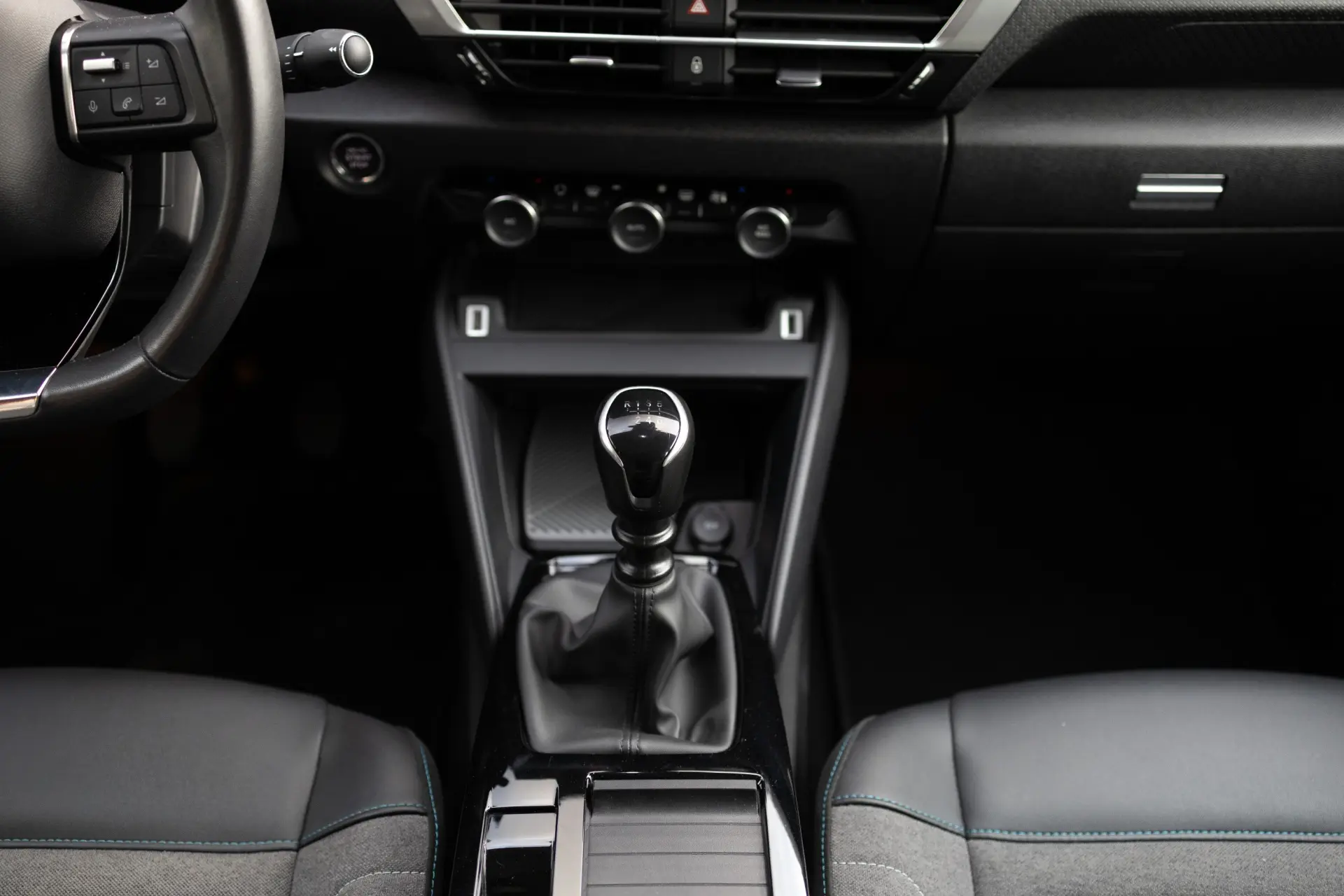 Citroen C4 1.2 PureTech Shine 21