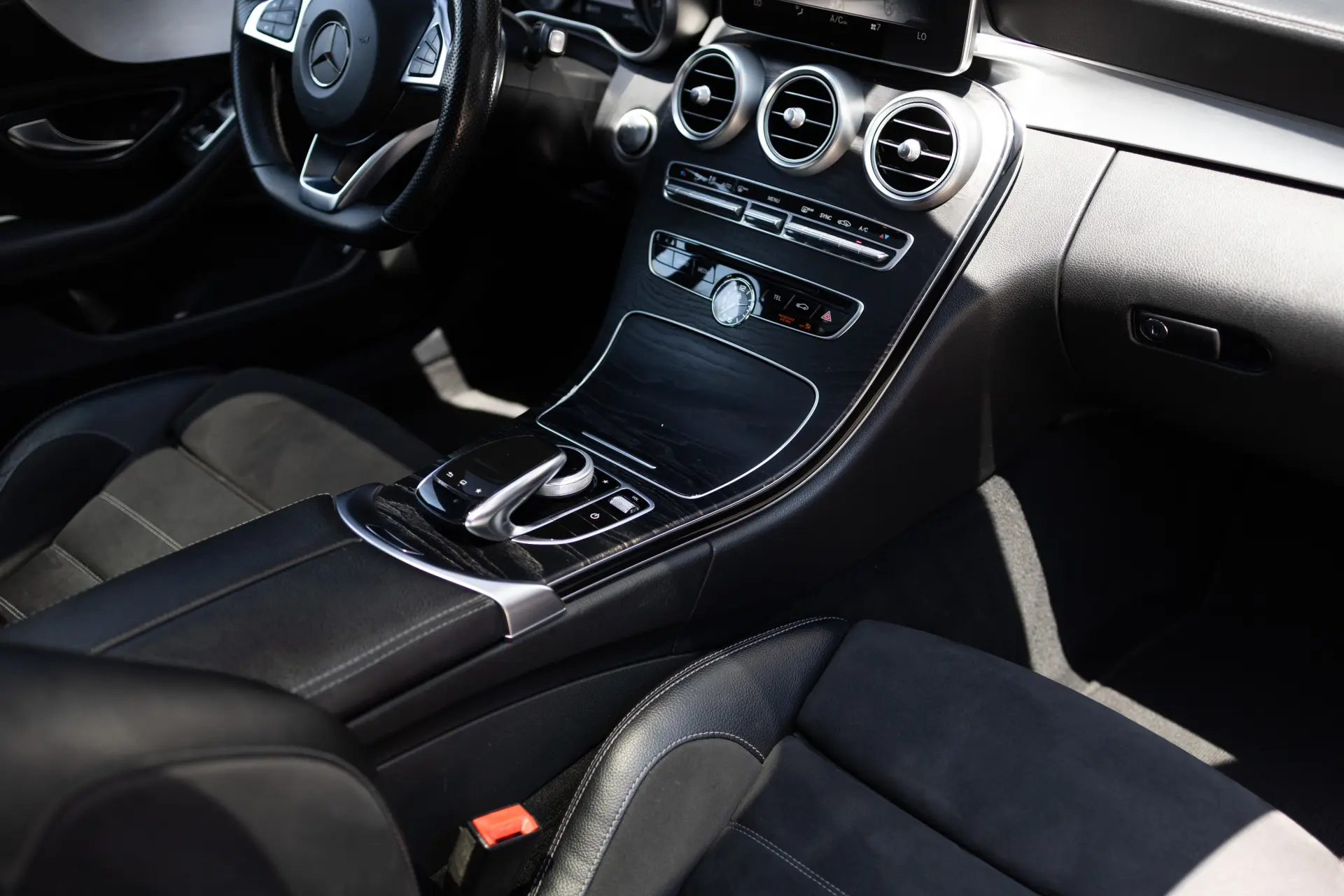 Mercedes-Benz C 220 d 9G-TRONIC AMG Line 19