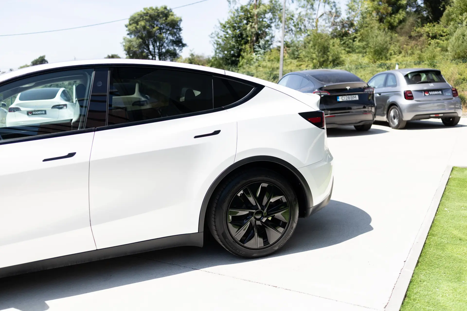 Tesla Model Y Standard 9