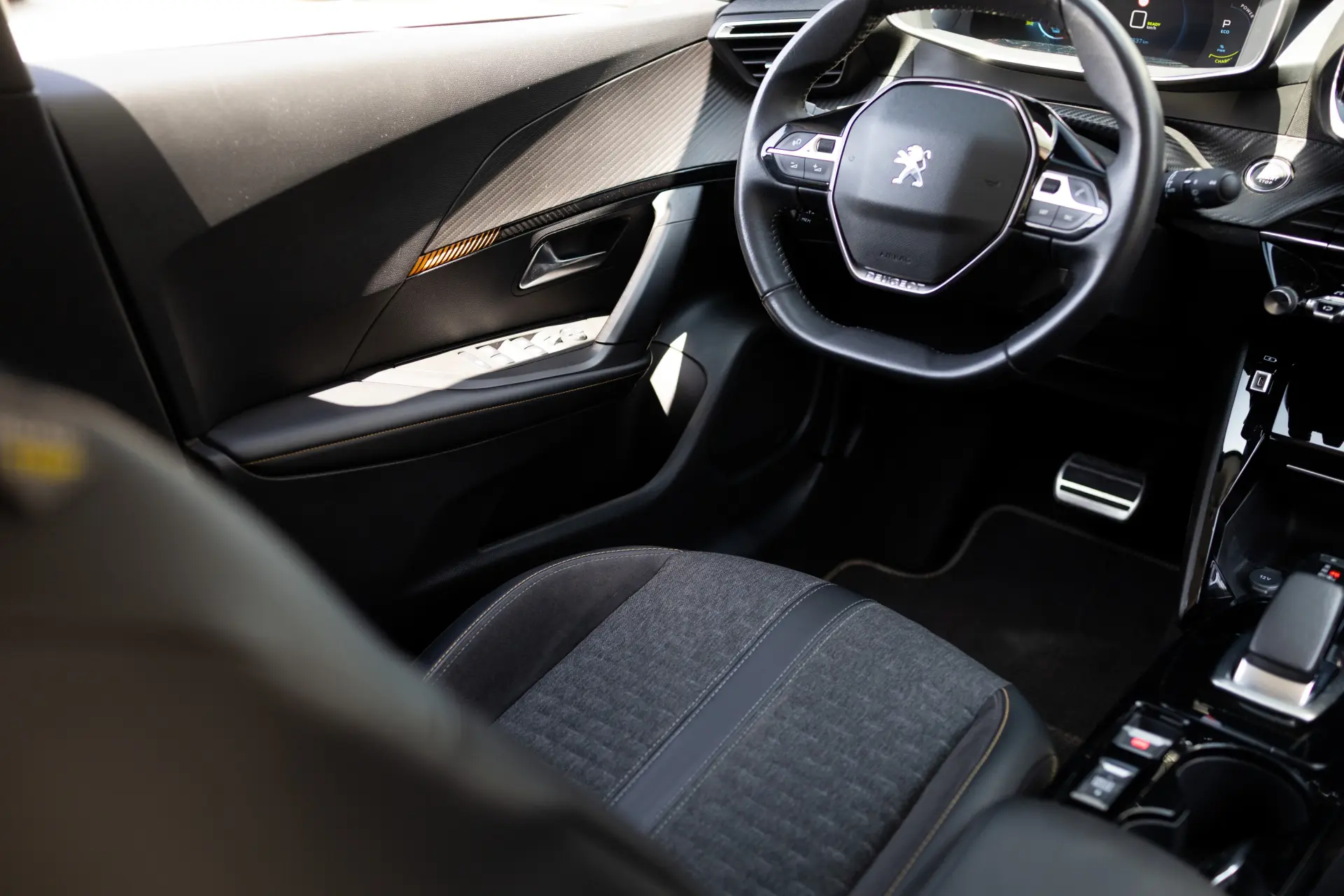 Peugeot e-2008 Allure 16