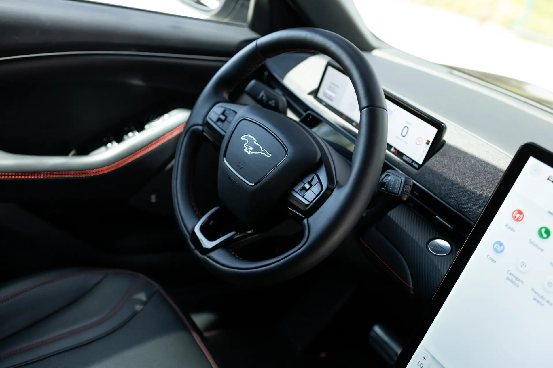 Ford Mustang Mach-E 75.7 kWh Premium AWD 33