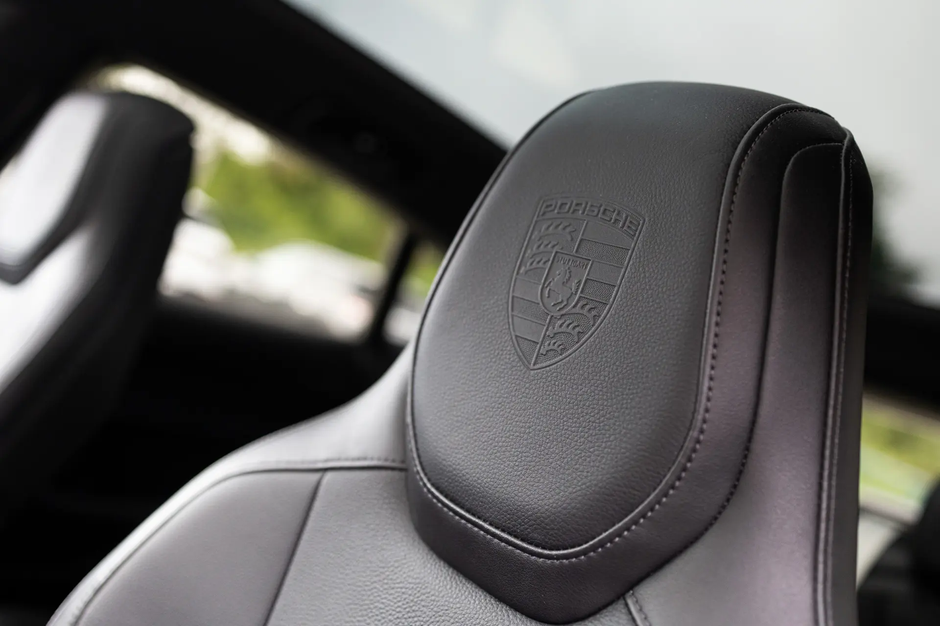 Porsche Taycan Sport Turismo Outro 16