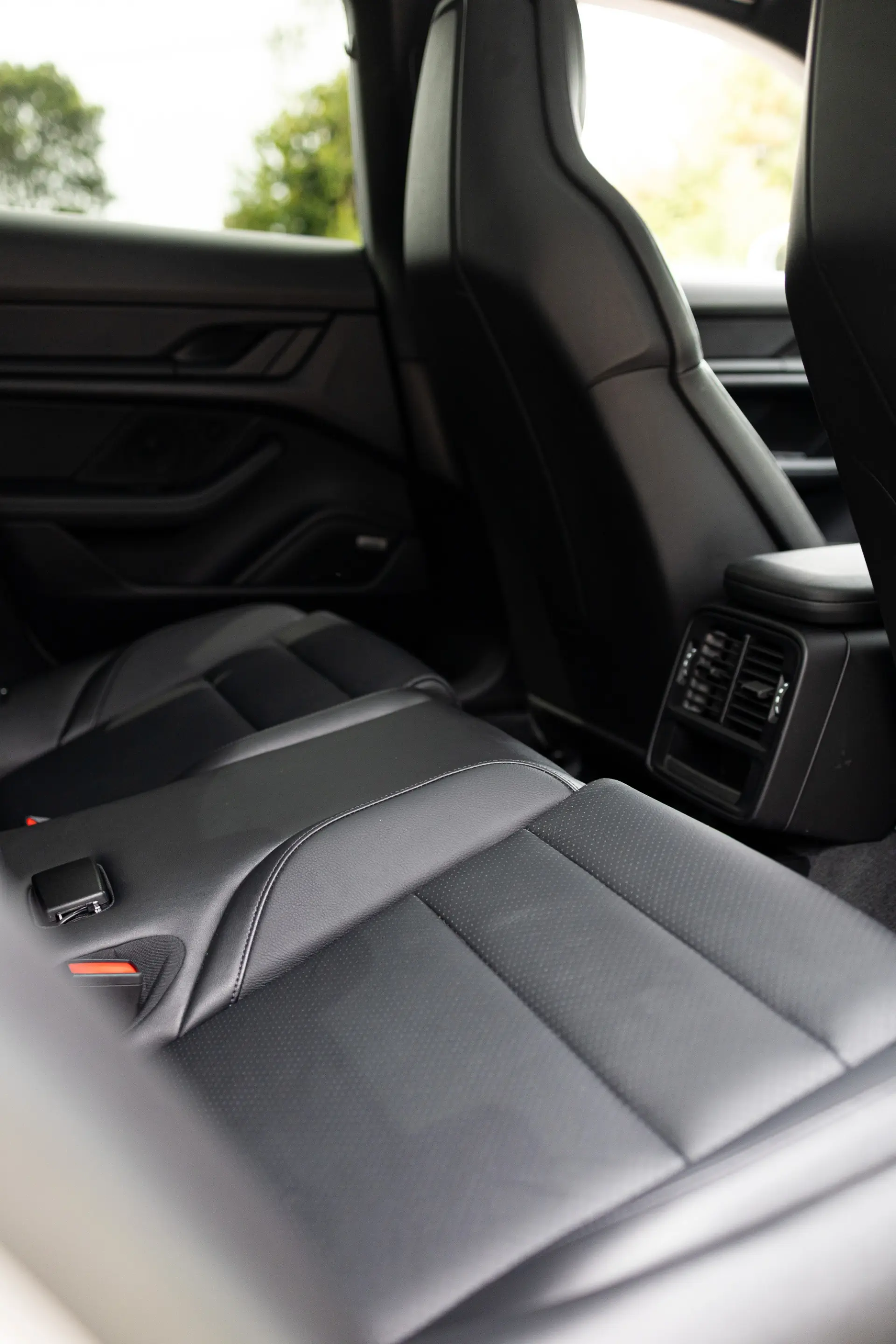 Porsche Taycan Sport Turismo Outro 50