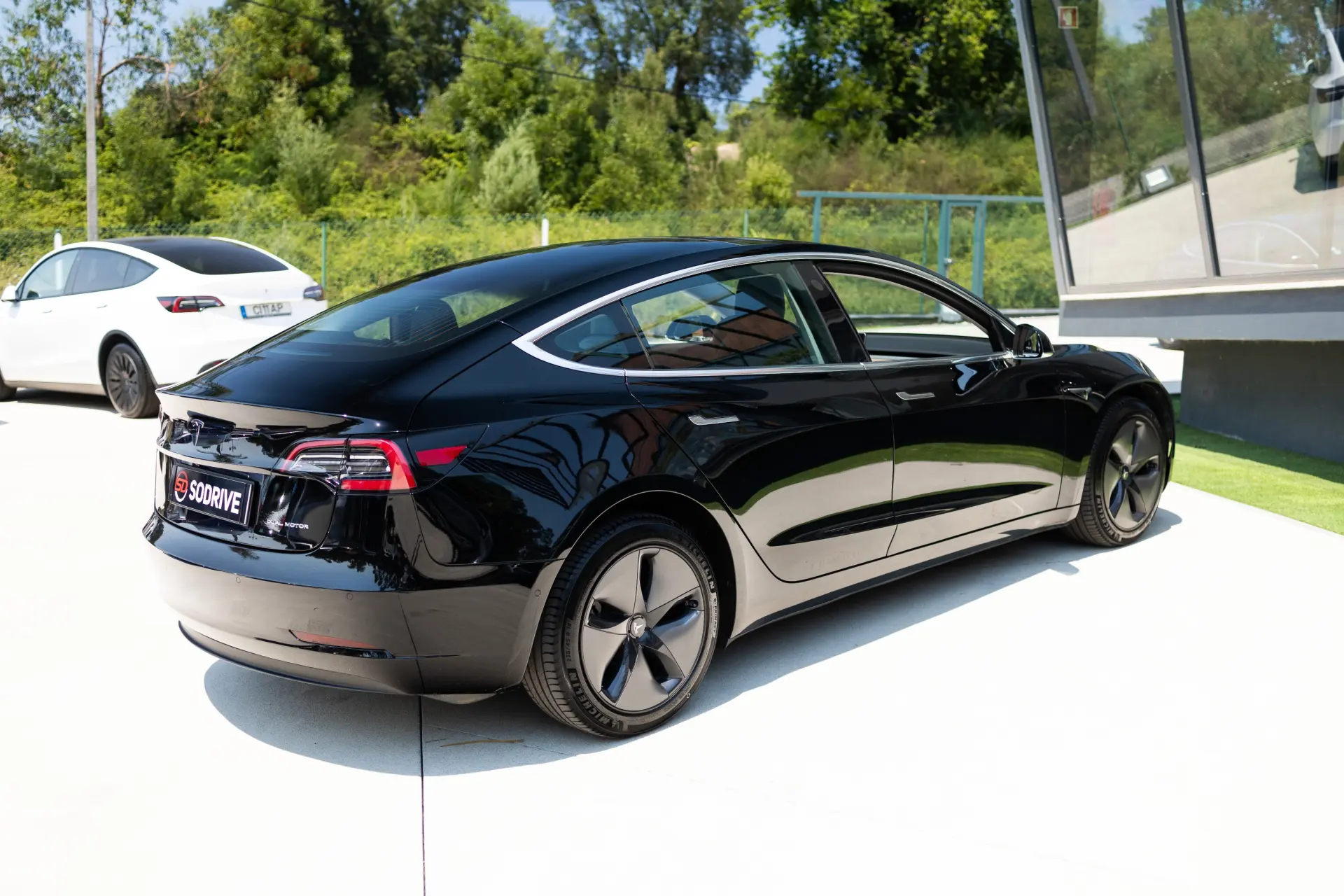 Tesla Model 3 Long-Range Dual Motor AWD 18