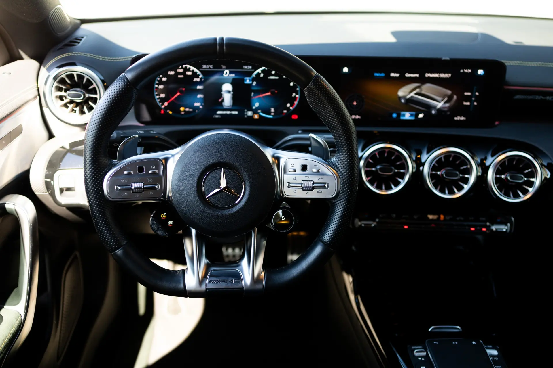 Mercedes-Benz CLA 45 AMG S Shooting Brake 4Matic+ 2