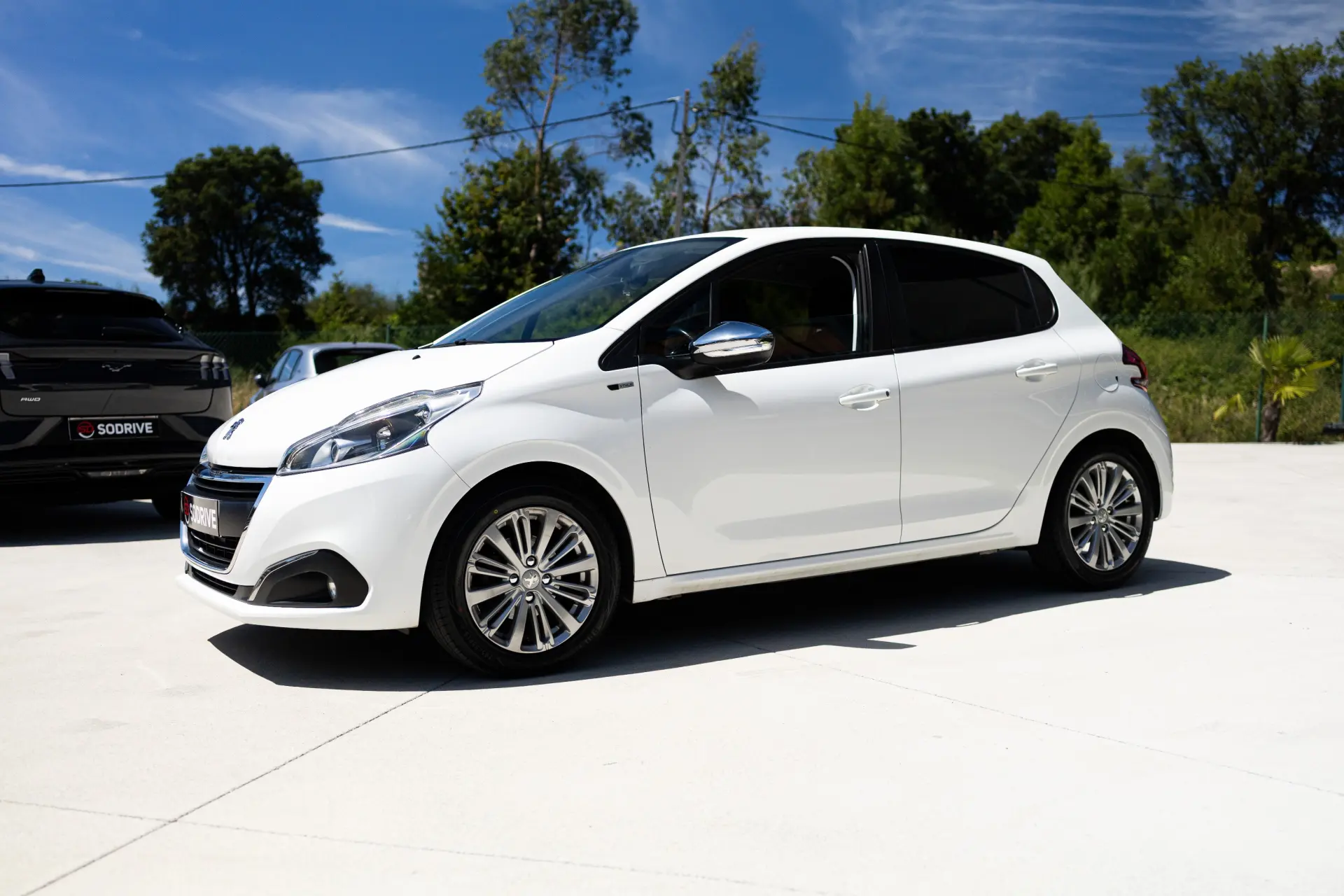 Peugeot 208 1.6 BlueHDi Style 4