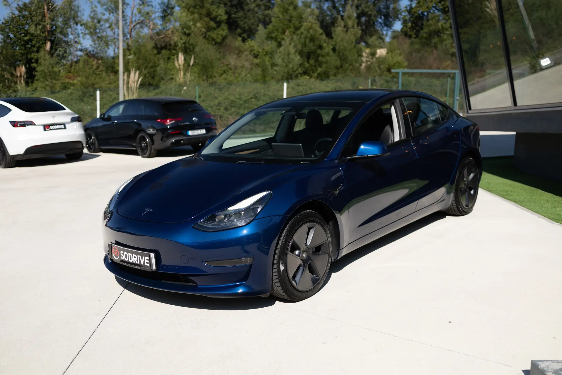 Tesla Model 3 Long-Range Dual Motor AWD 4