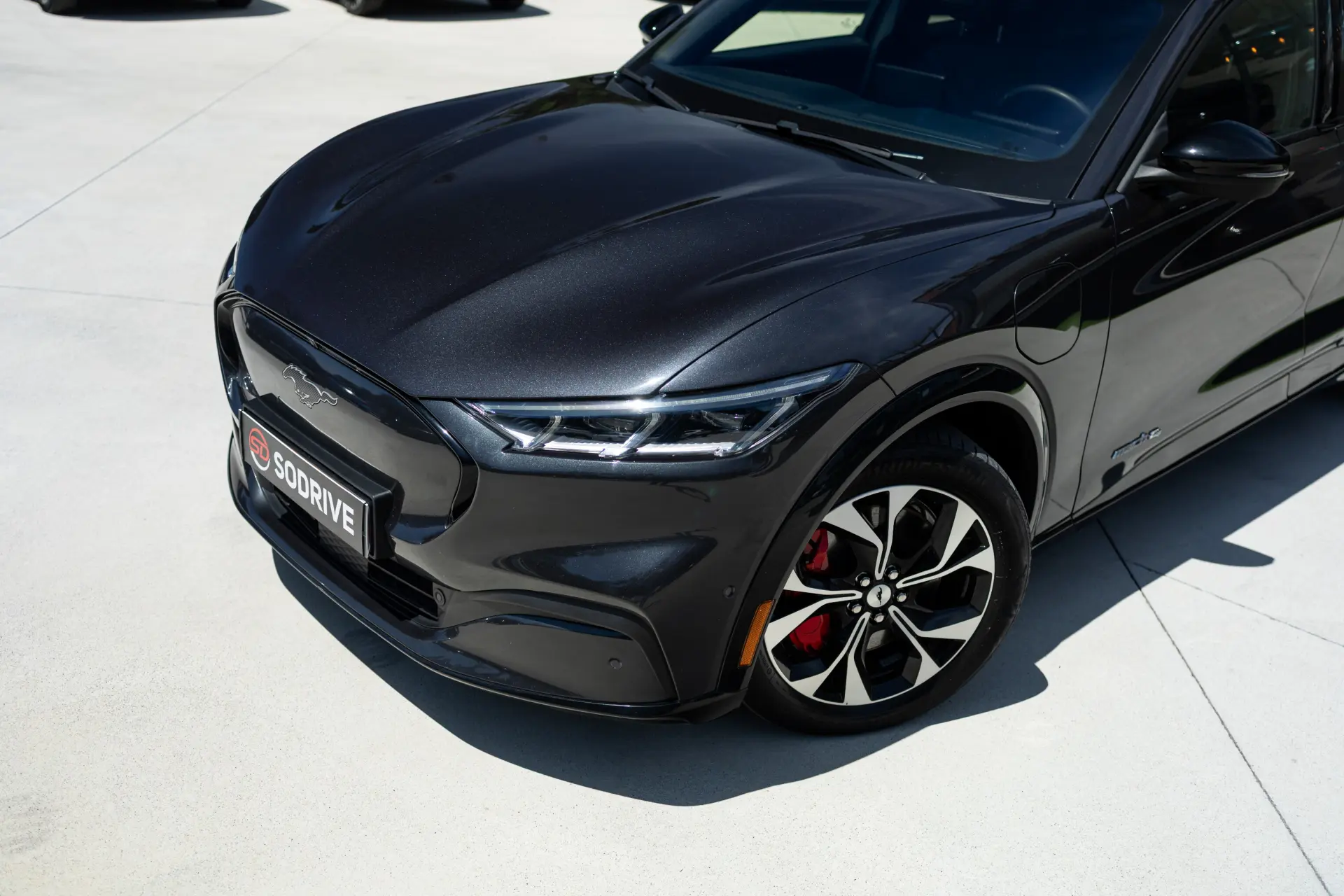 Ford Mustang Mach-E 75.7 kWh Premium AWD 9