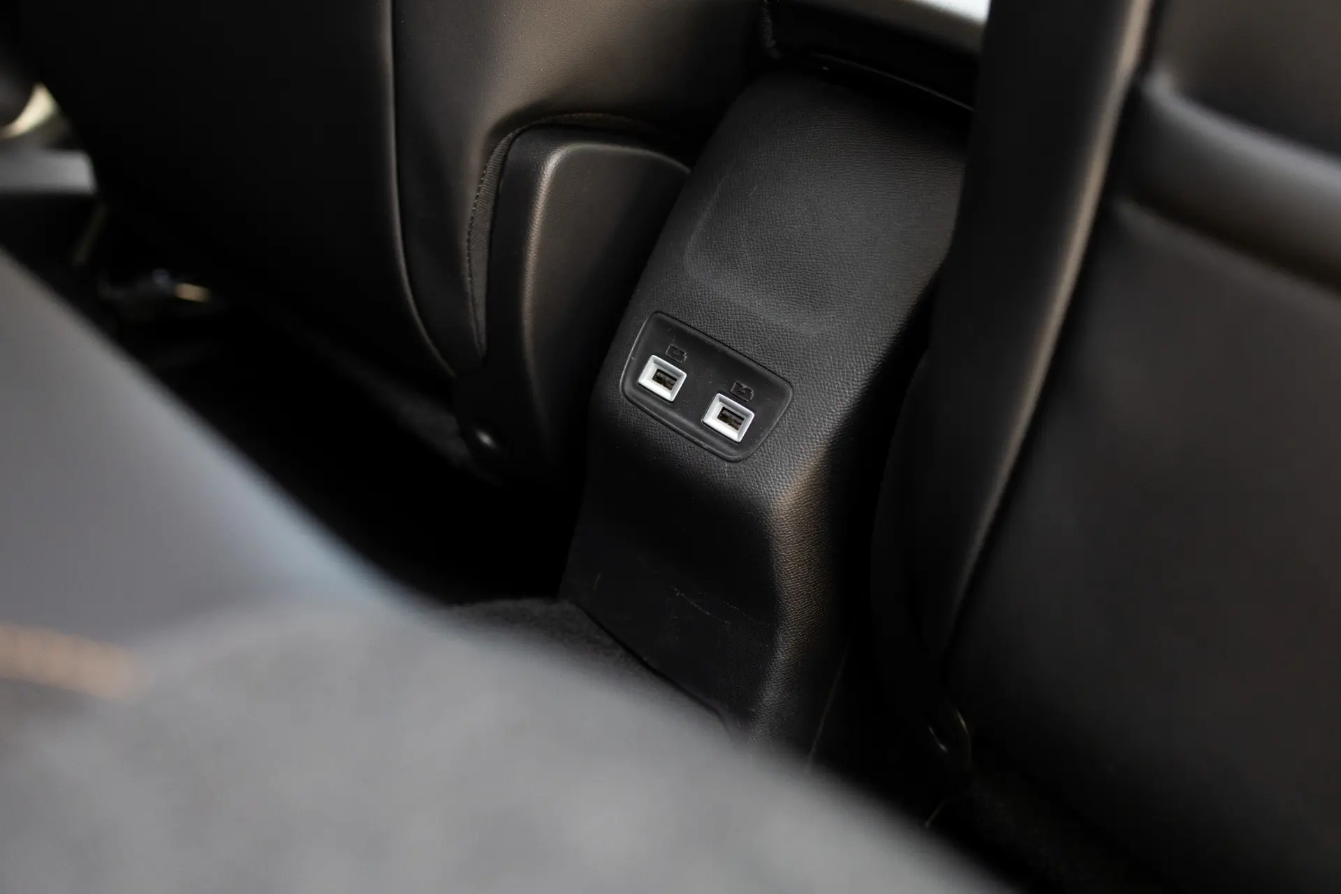 Peugeot e-2008 Allure 32