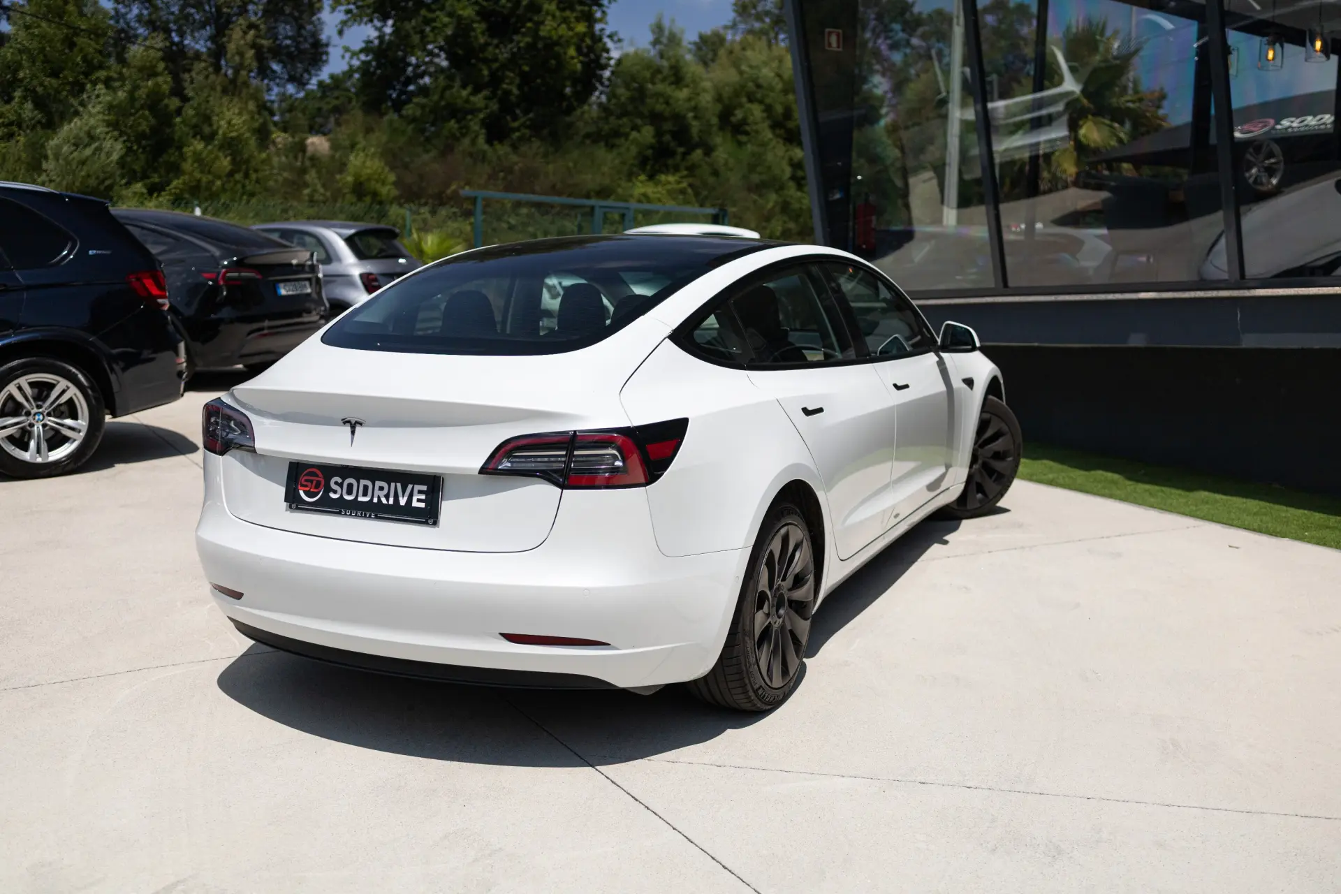 Tesla Model 3 Standard RWD Plus 12