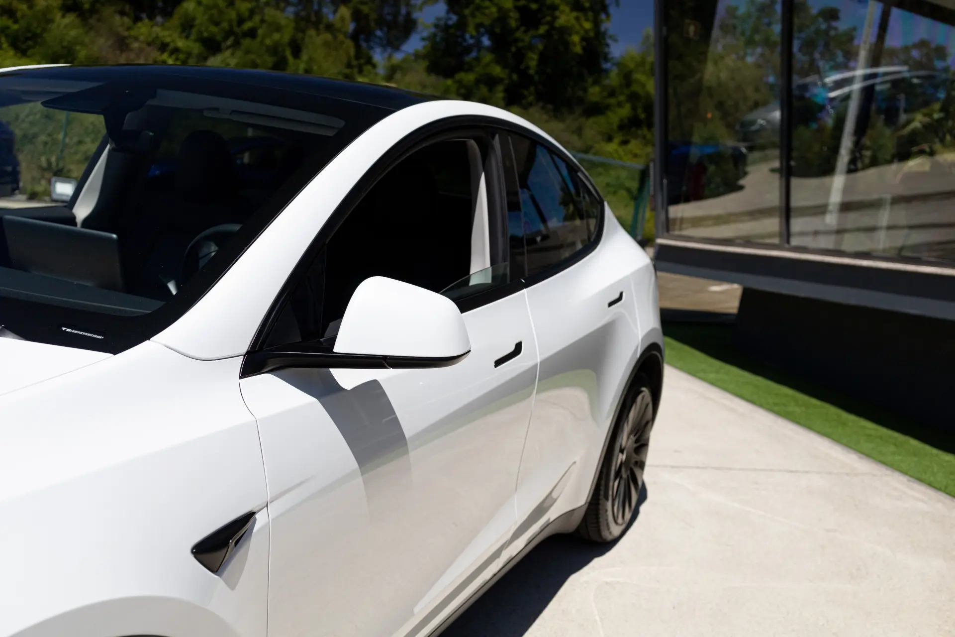 Tesla Model Y Standard RWD 15