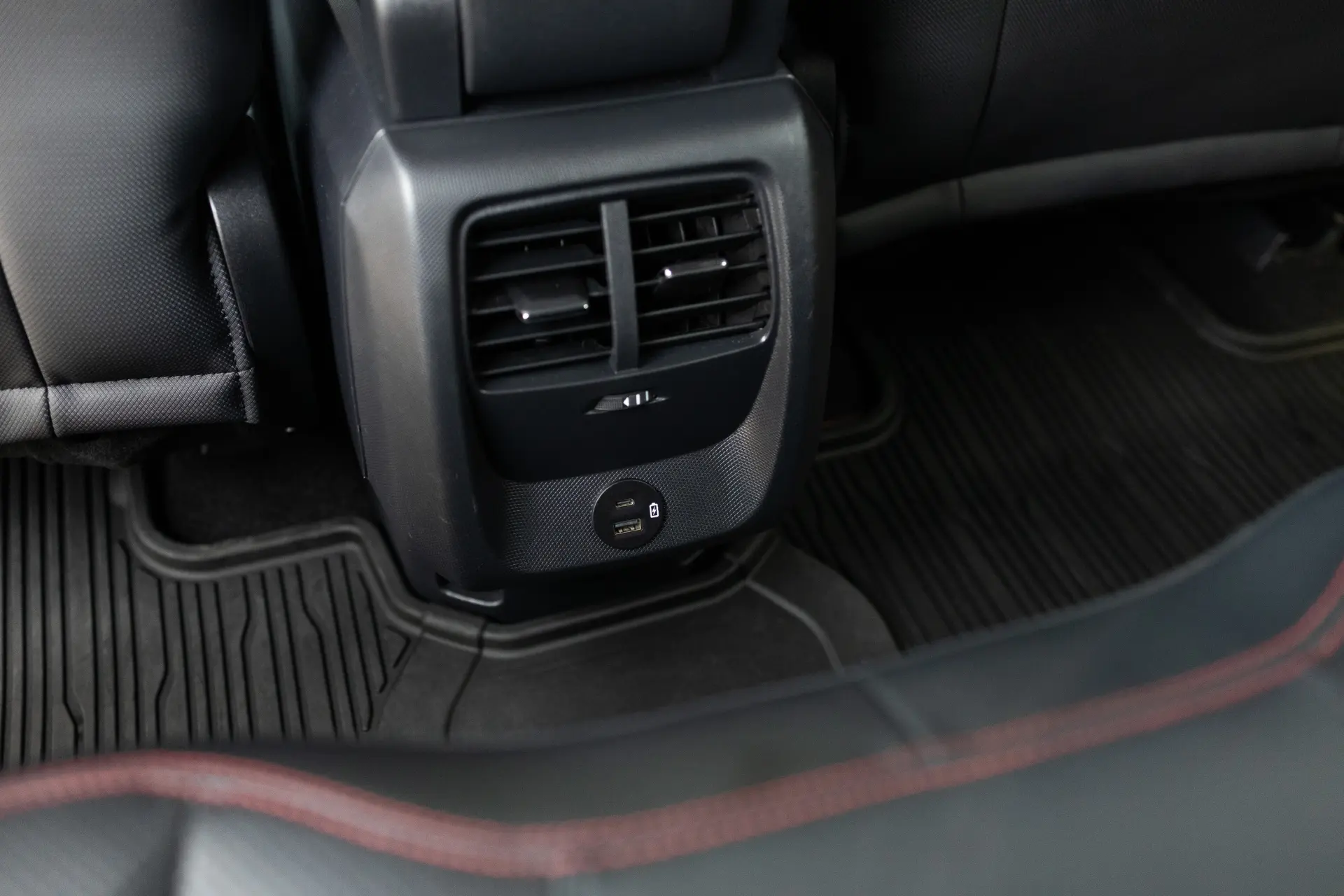 Ford Mustang Mach-E AWD PREMIUM 16
