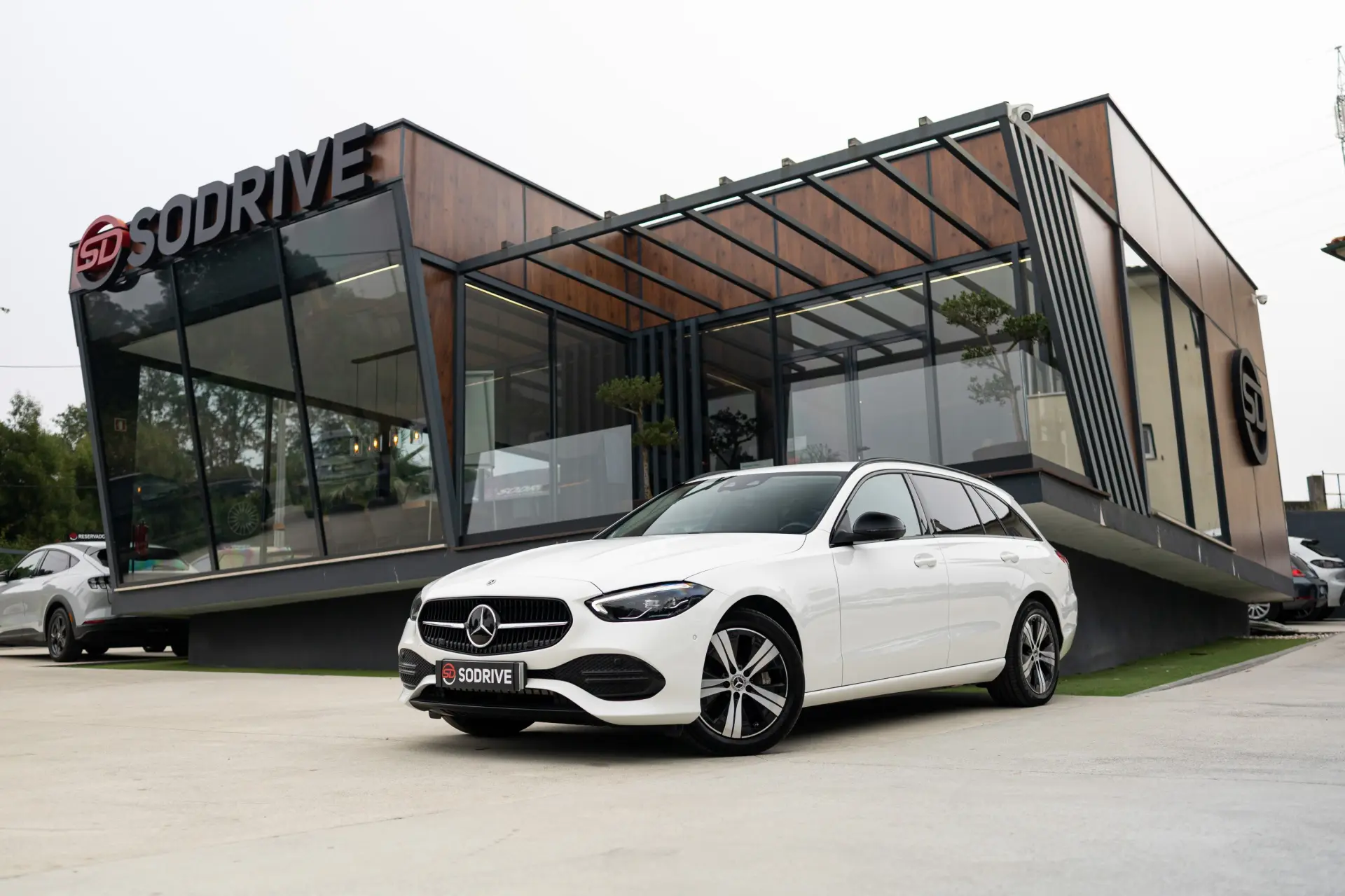 Mercedes-Benz C 300 e Avantgarde 1