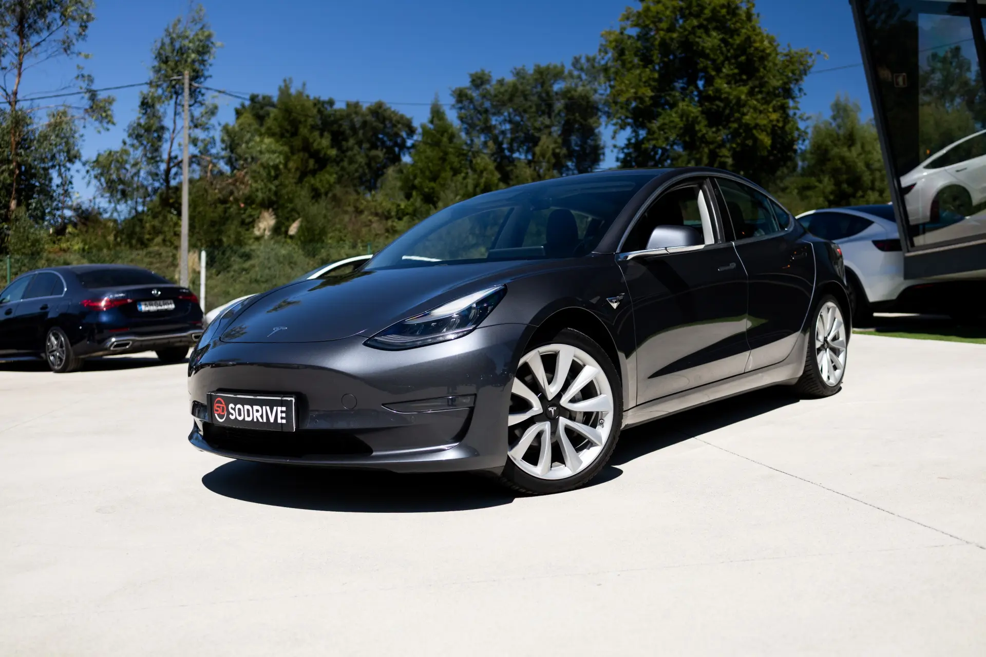 Tesla Model 3 Long-Range Dual Motor AWD 8