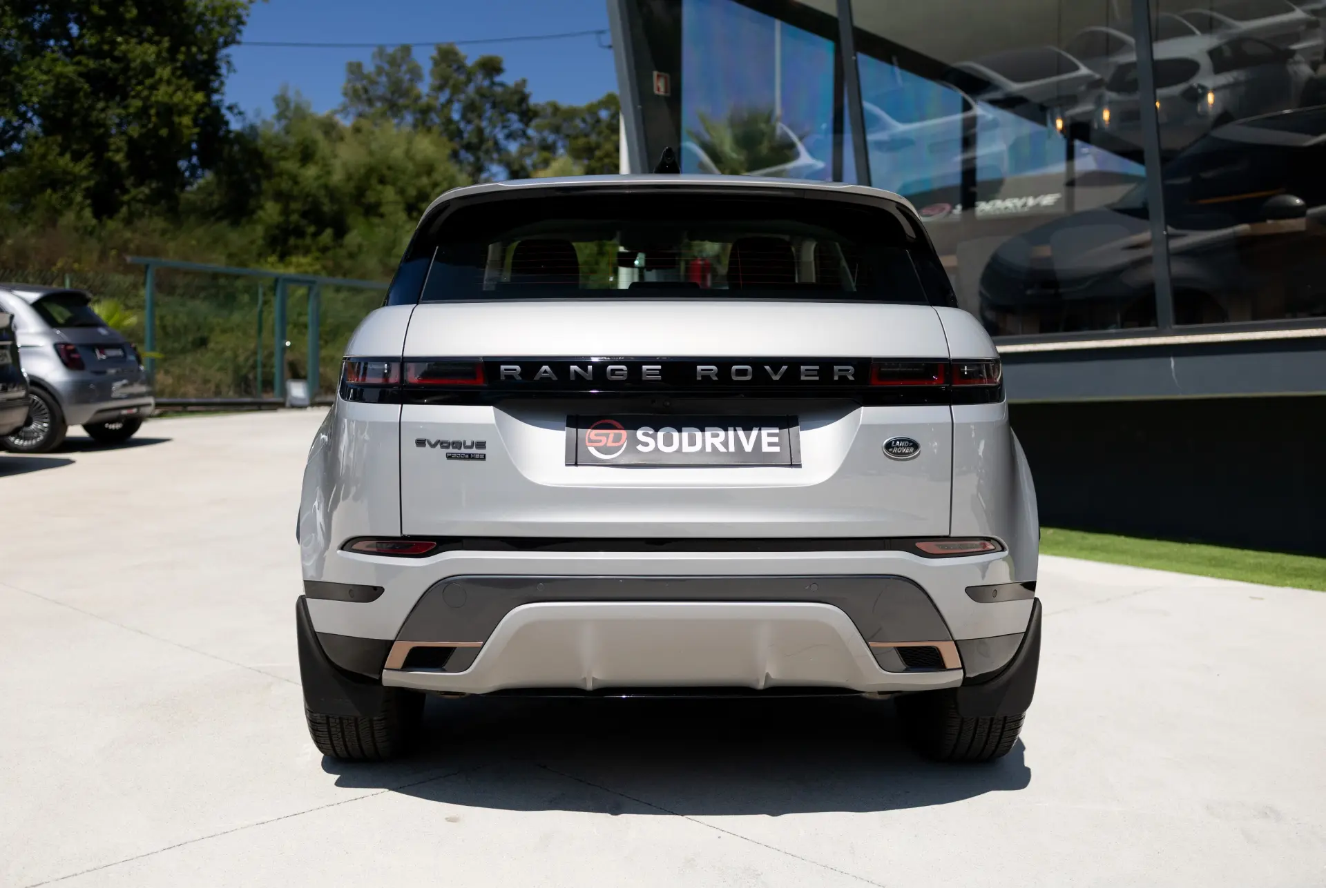 Land Rover Range Rover Evoque P300e R-Dynamic HSE 14