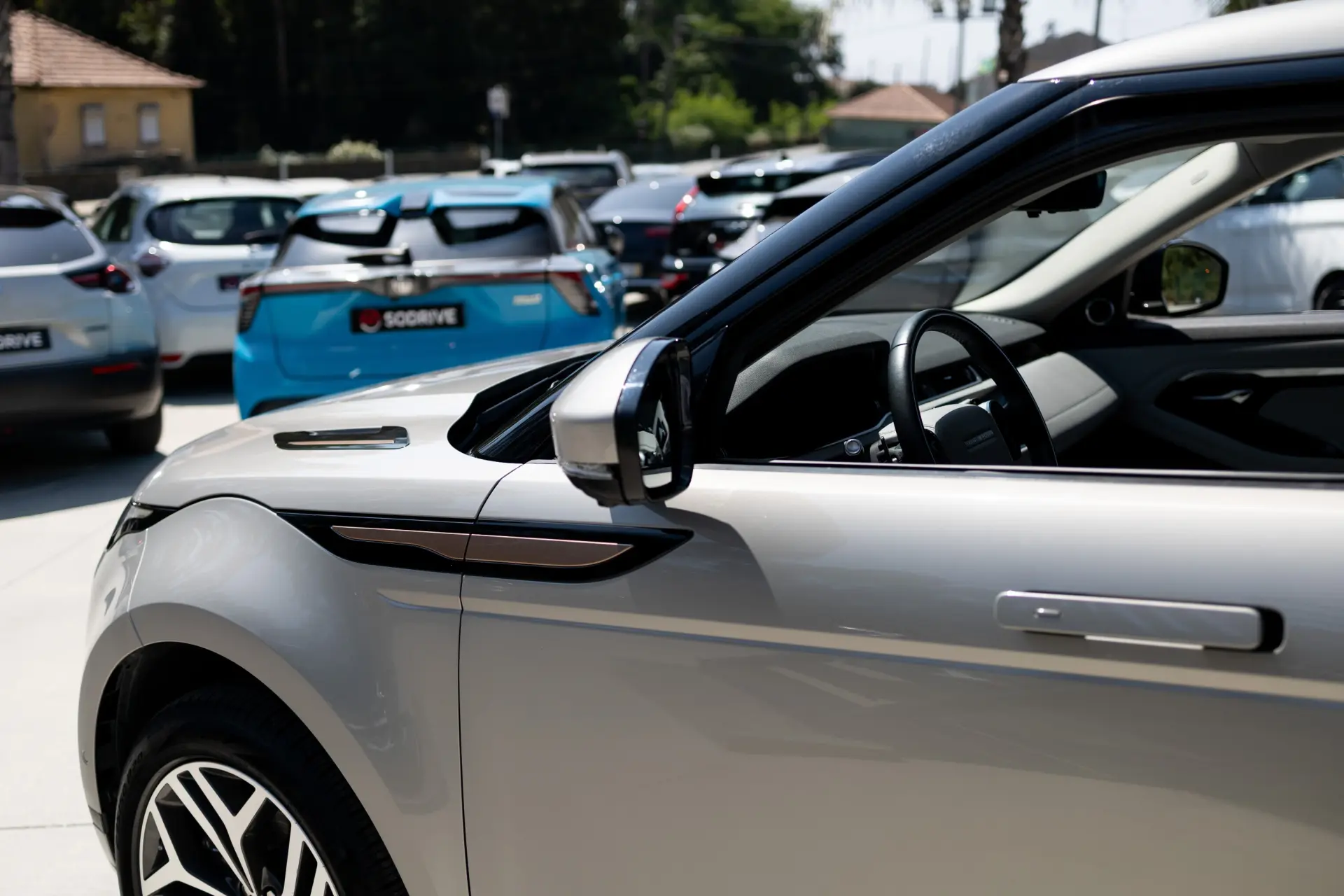 Land Rover Range Rover Evoque P300e R-Dynamic HSE 25