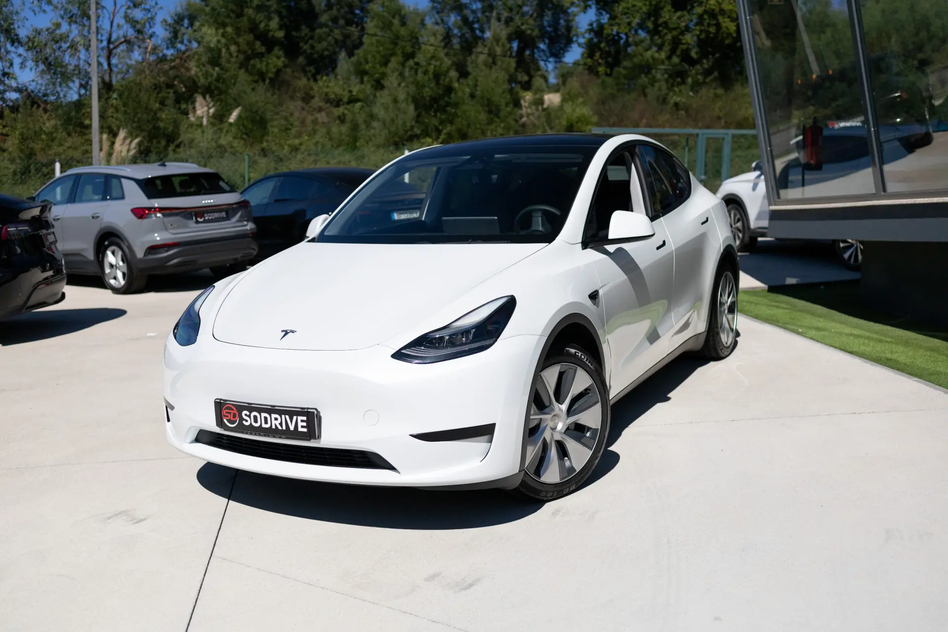 Tesla Model Y Long Range Dual Motor AWD 3