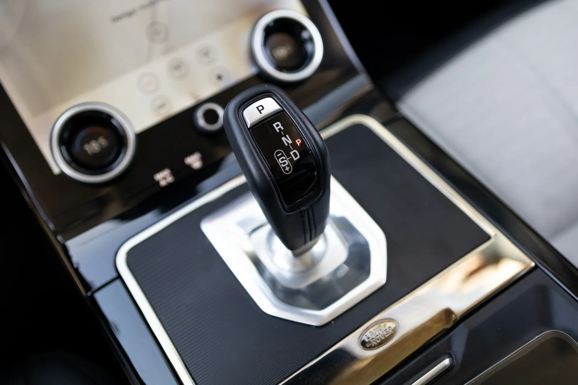 Land Rover Range Rover Evoque P300e R-Dynamic HSE 8
