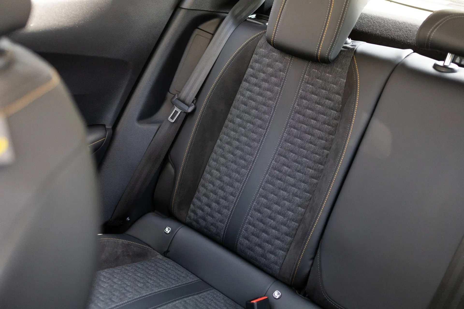 Peugeot e-2008 Allure 18