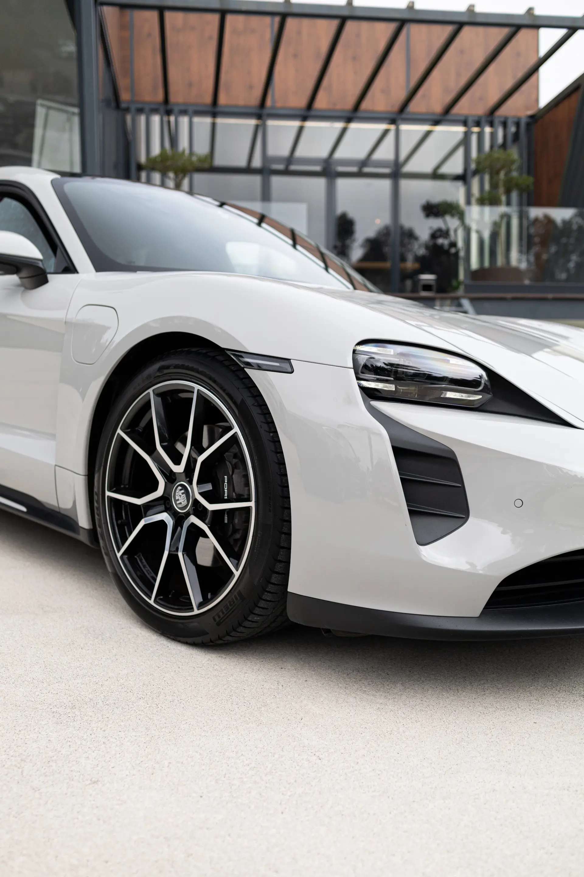 Porsche Taycan Sport Turismo Outro 25