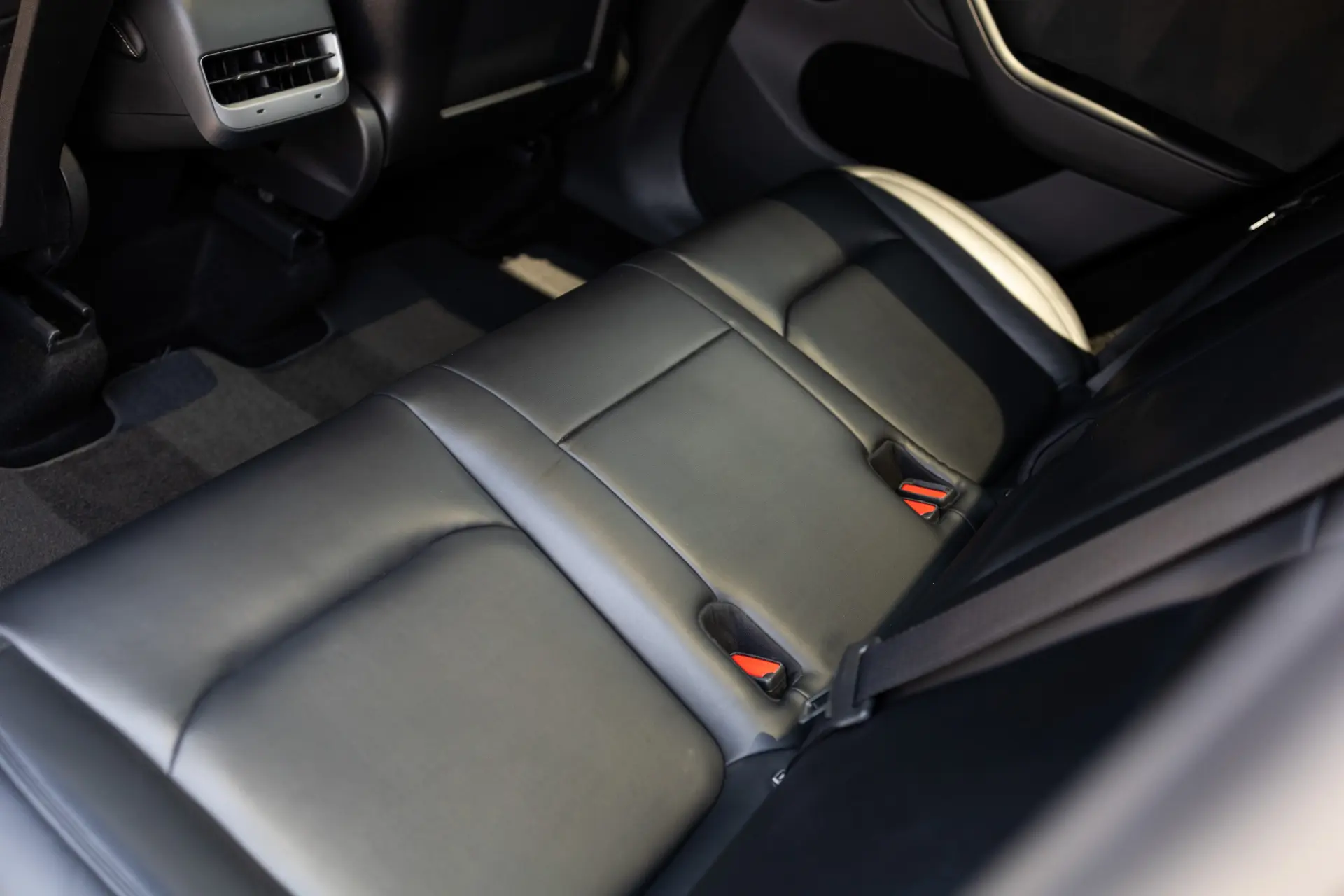 Tesla Model Y Long Range RWD 17