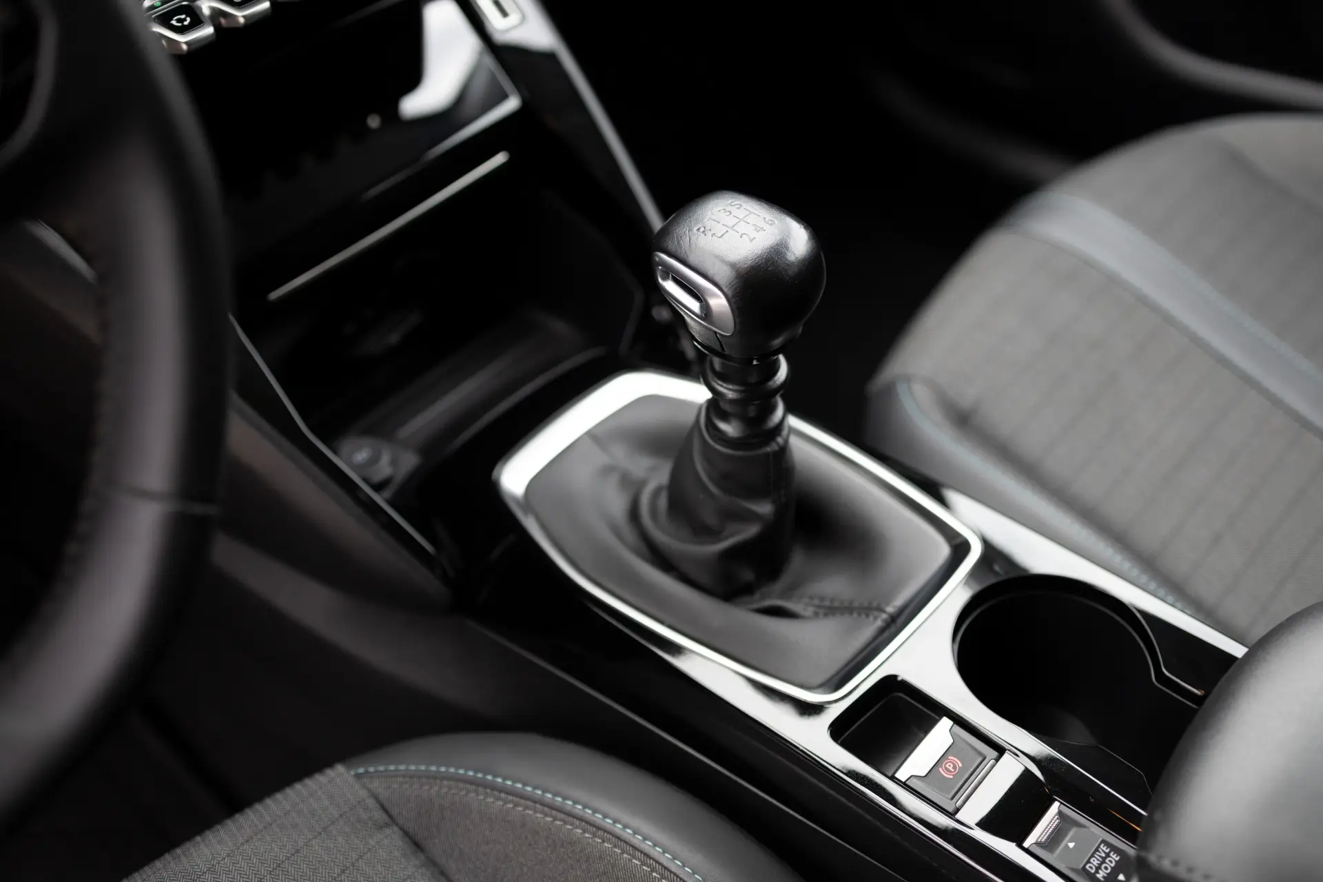 Peugeot 208 1.2 PureTech Allure 8